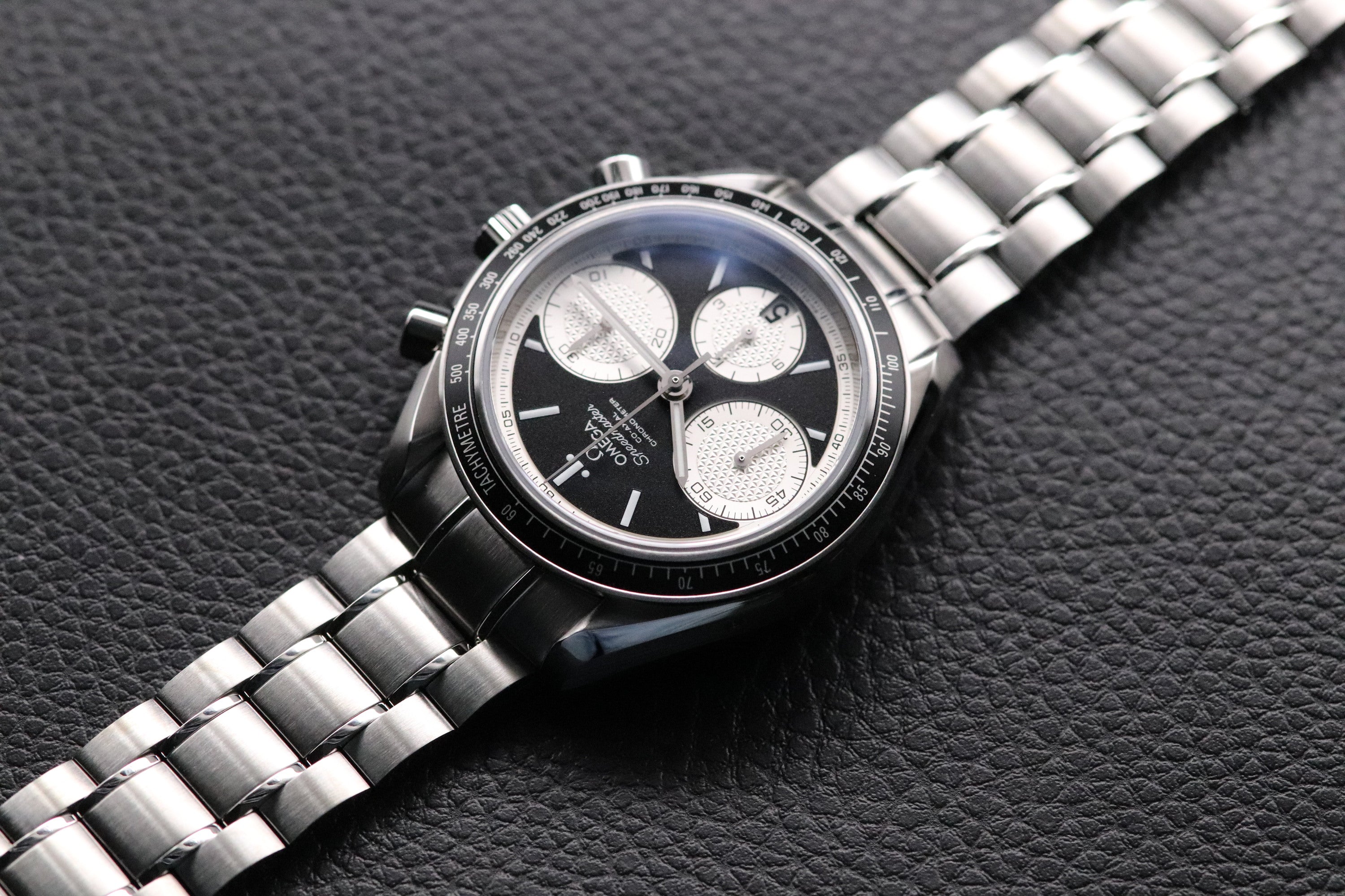 Omega Speedmaster Racing 326.30.40.50.01.002 Panda 2025 Fullset