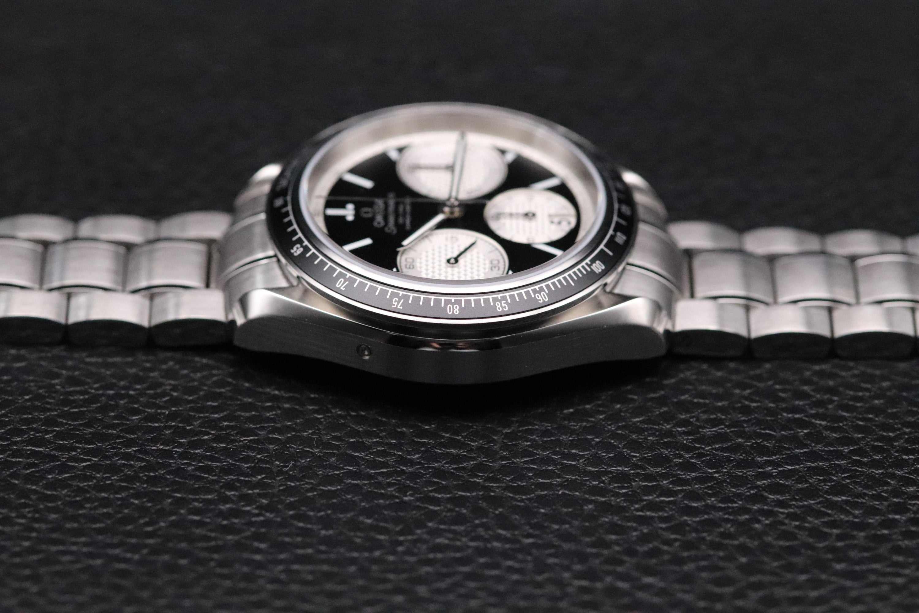 Omega Speedmaster Racing 326.30.40.50.01.002 Panda 2025 Fullset