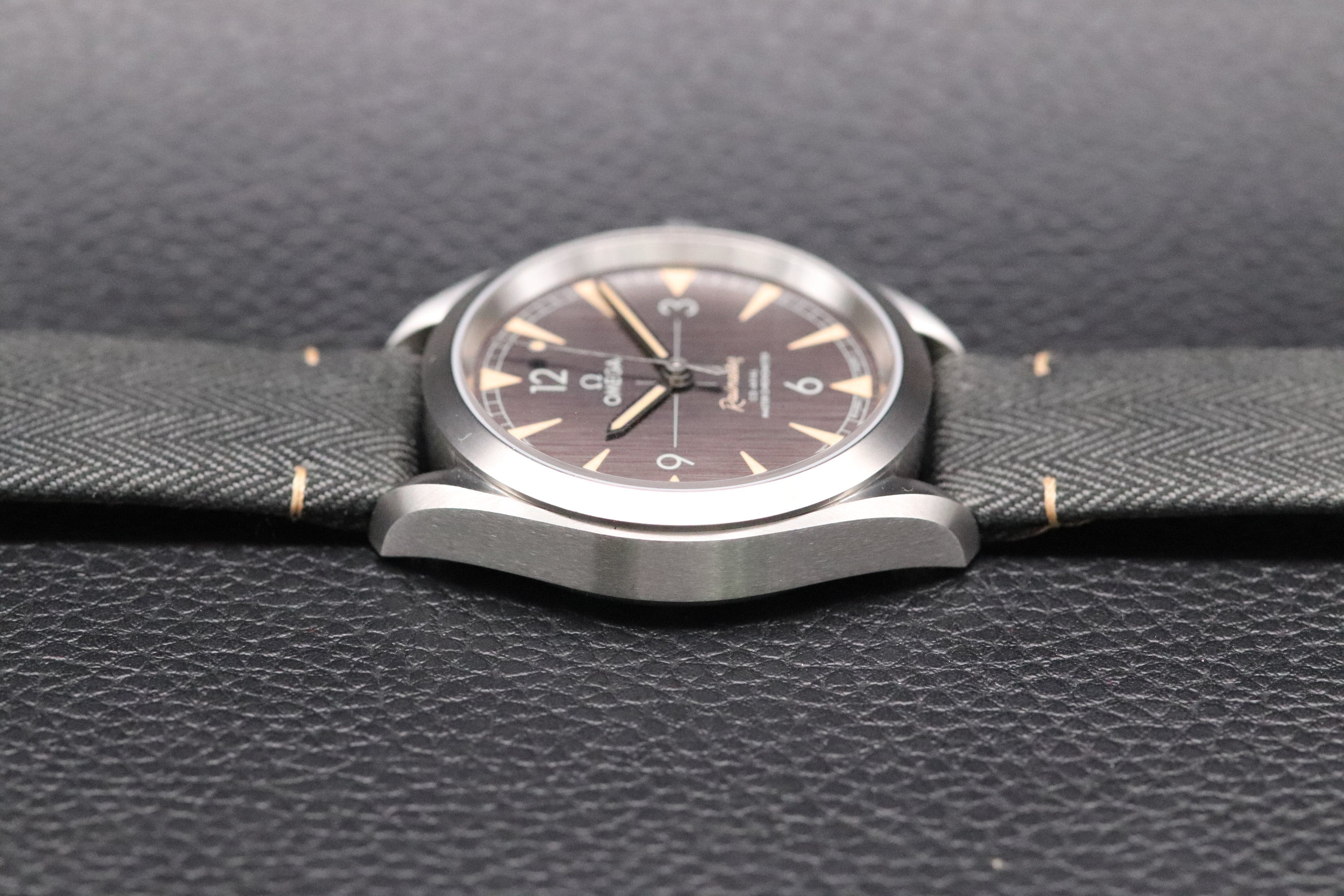 Omega Seamaster Railmaster 220.12.40.20.01.001 Fullset 2018 Box+Papers