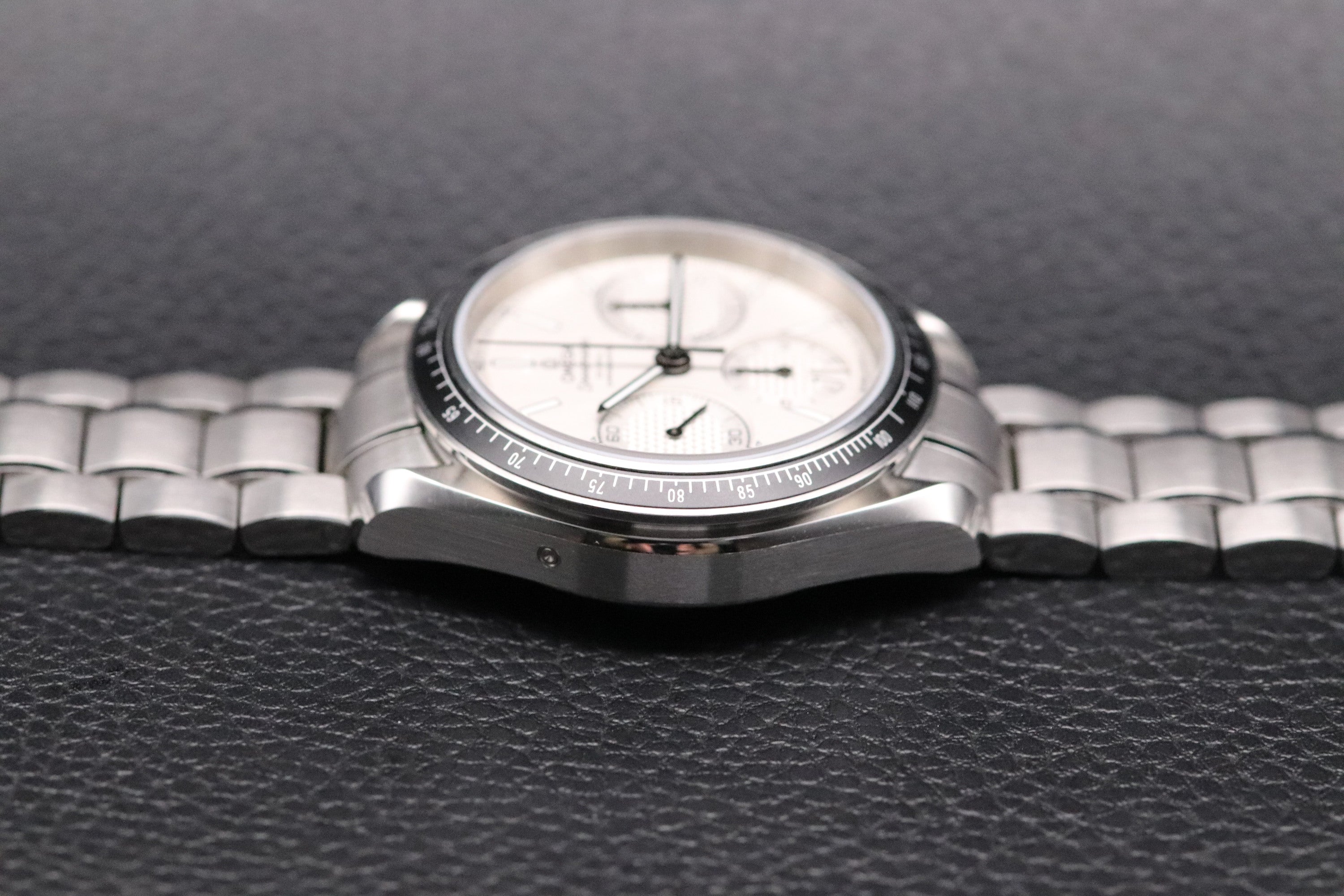 Omega Speedmaster Racing 326.30.40.50.02.001 Albino 2025 Fullset