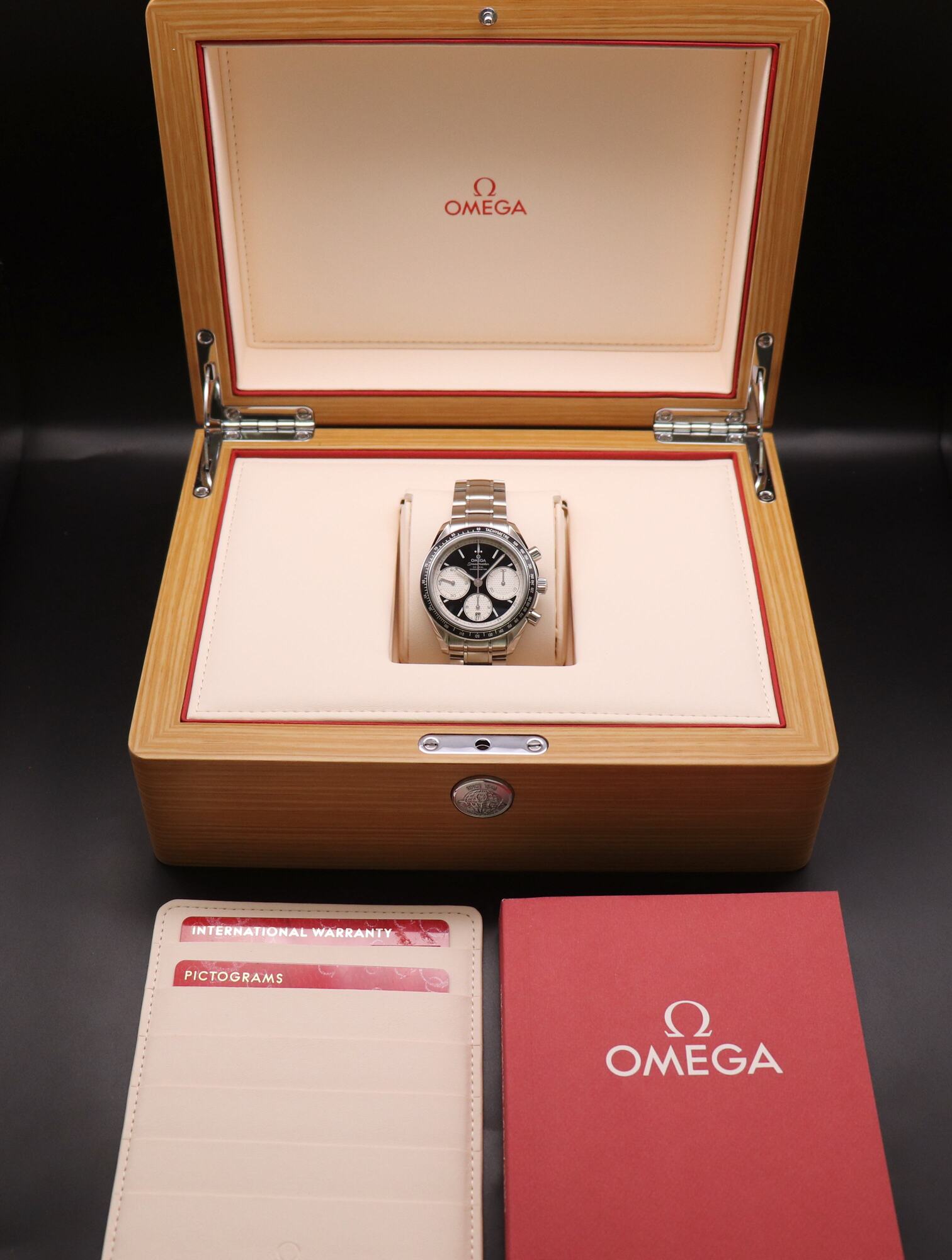 Omega Speedmaster Racing 326.30.40.50.01.002 Panda 2024 Fullset