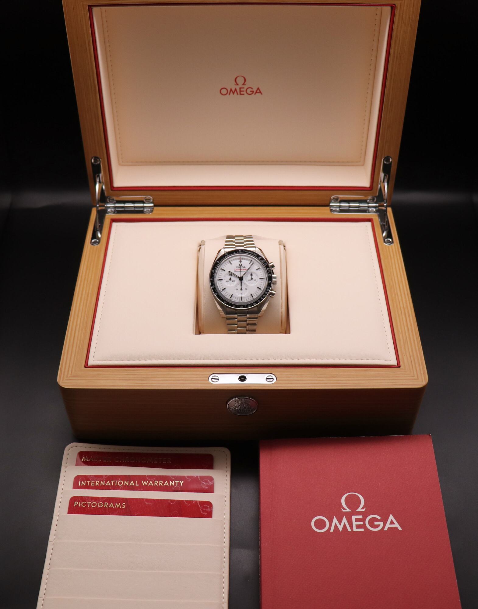 Omega Speedmaster Professional Moonwatch 310.30.42.50.04.001 Fullset 2024 Box+Papers