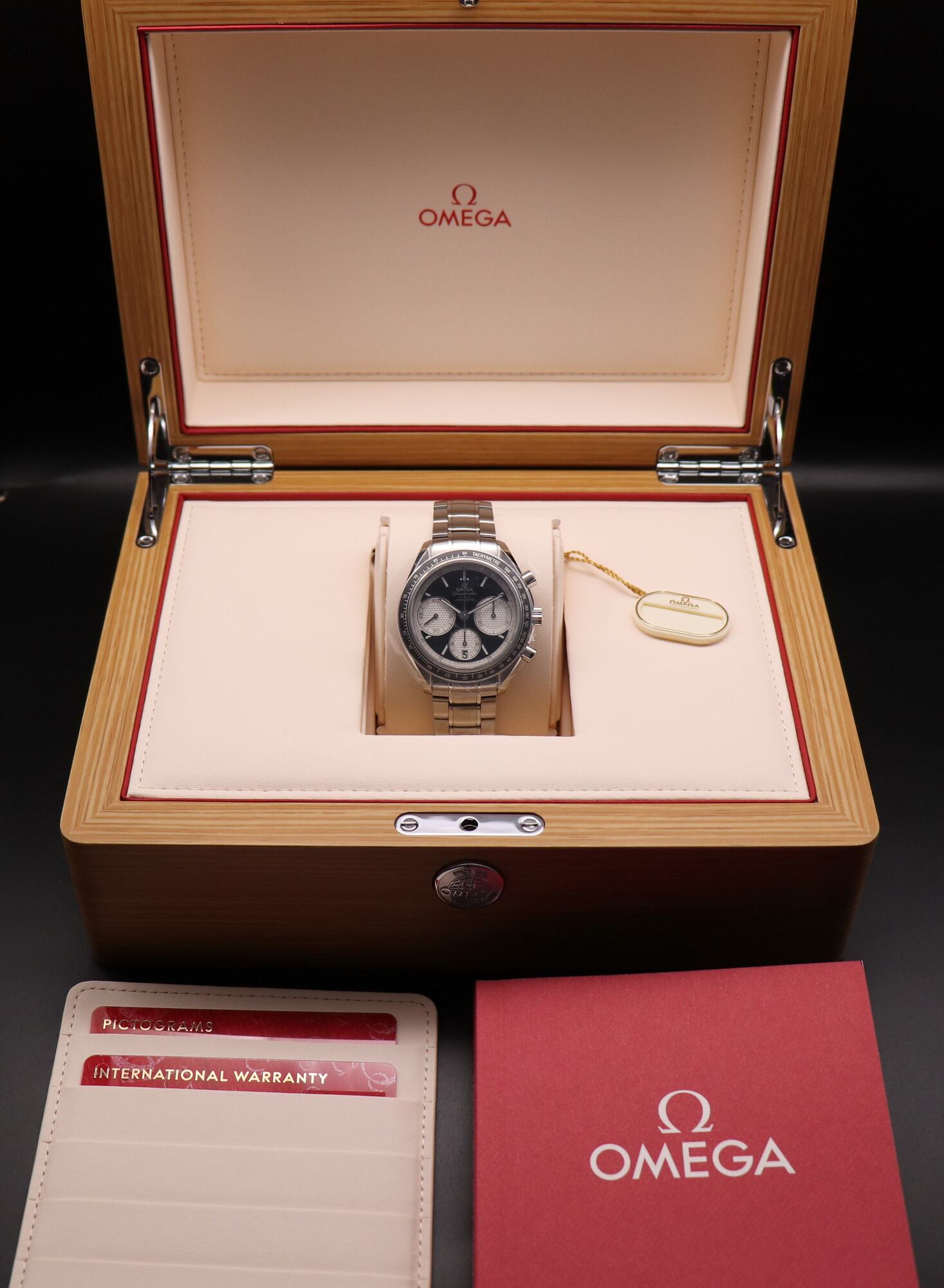 Omega Speedmaster Racing 326.30.40.50.01.002 Panda 2025 Fullset