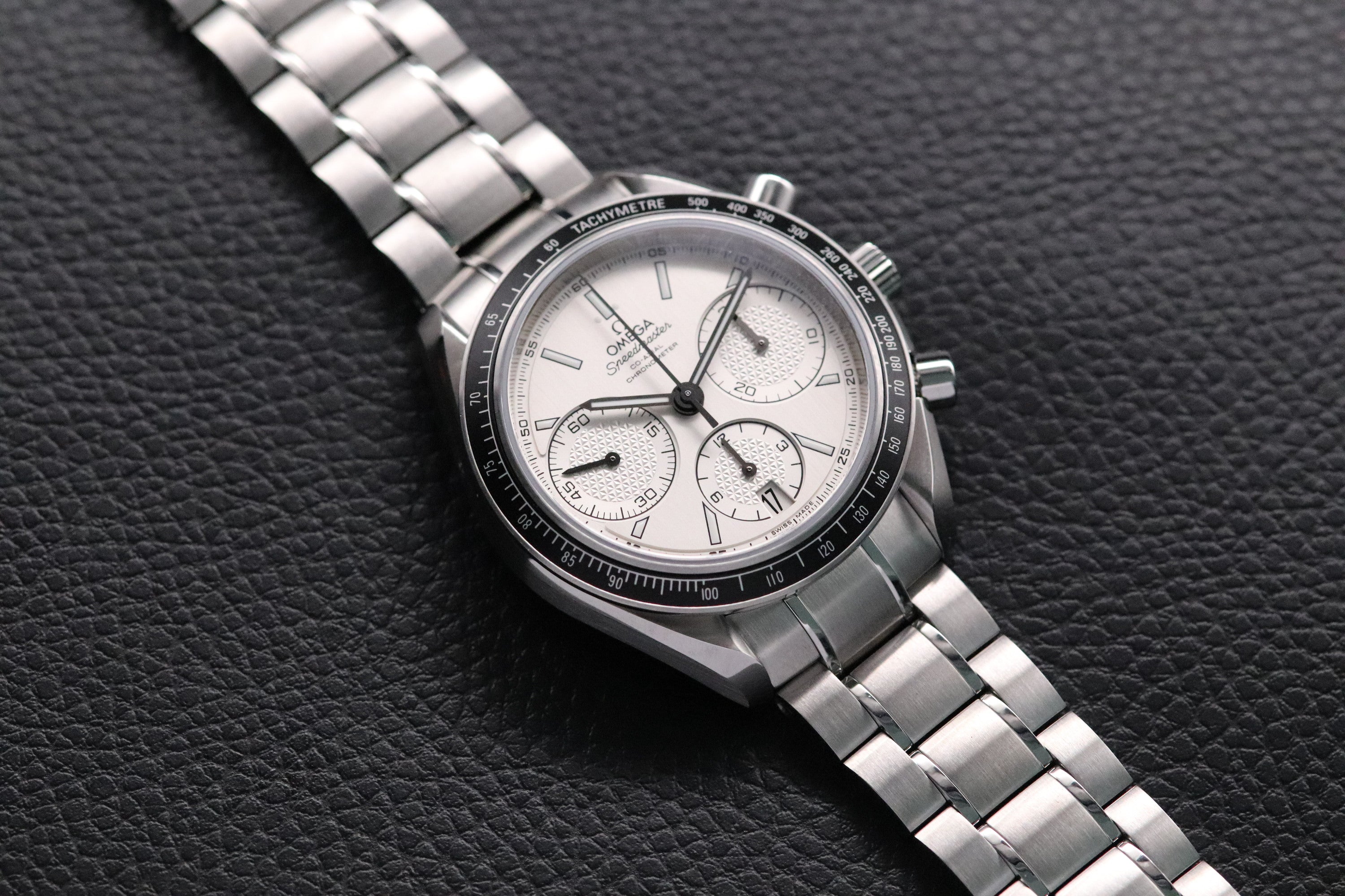 Omega Speedmaster Racing 326.30.40.50.02.001 Albino 2025 Fullset