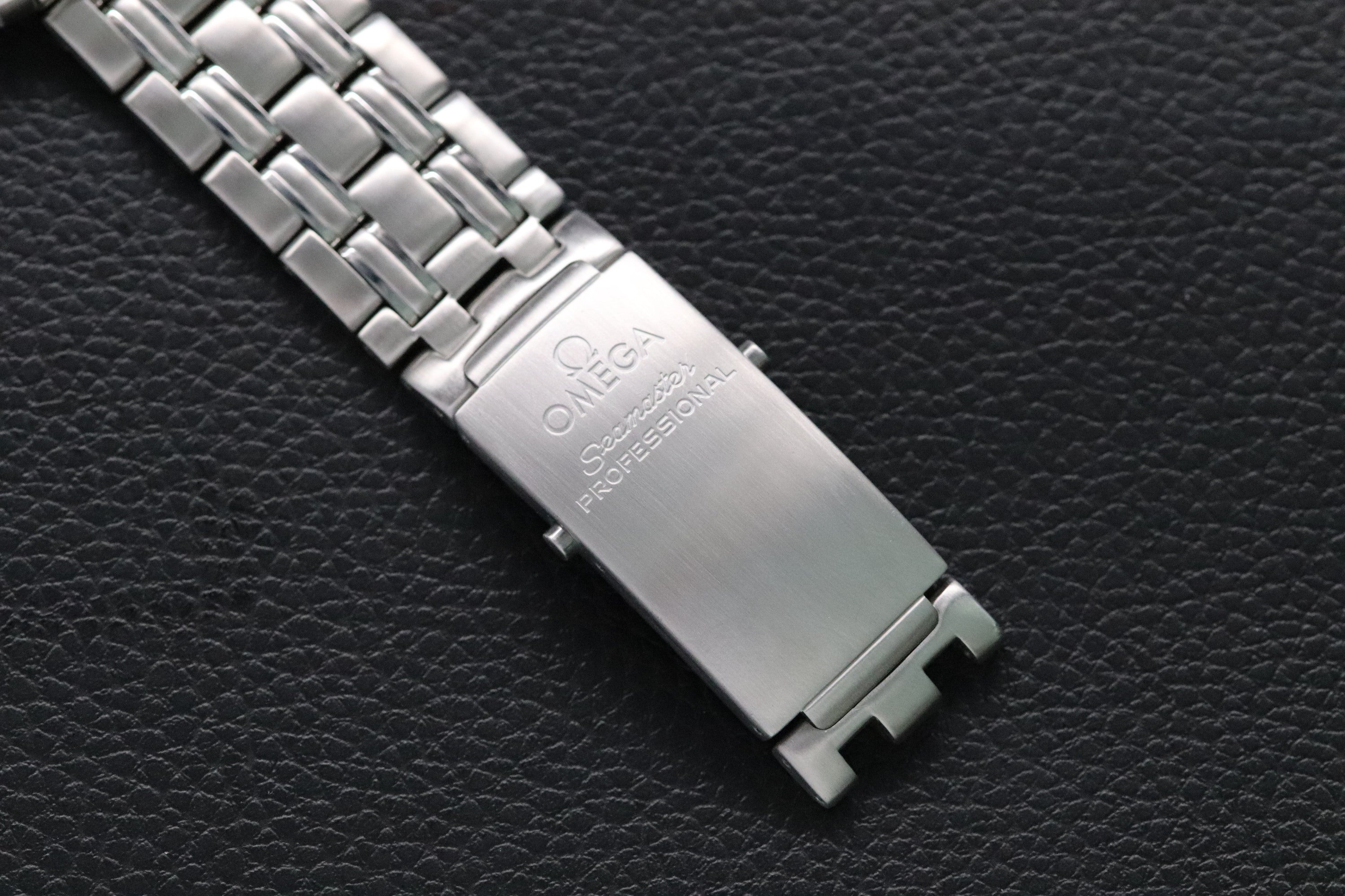 Omega Seamaster James Bond 2541.80 Papers 1996