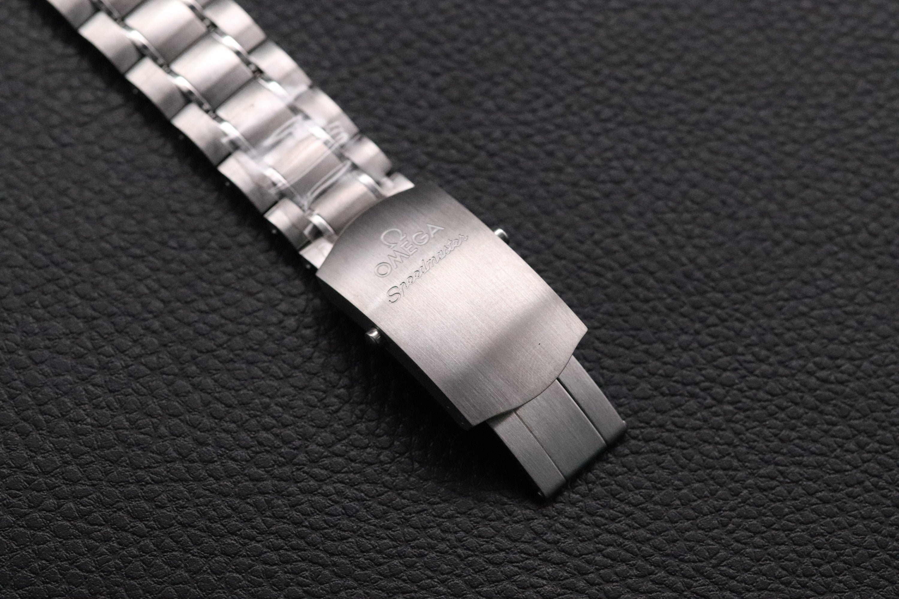 Omega Speedmaster Racing 326.30.40.50.02.001 Albino 2025 Fullset