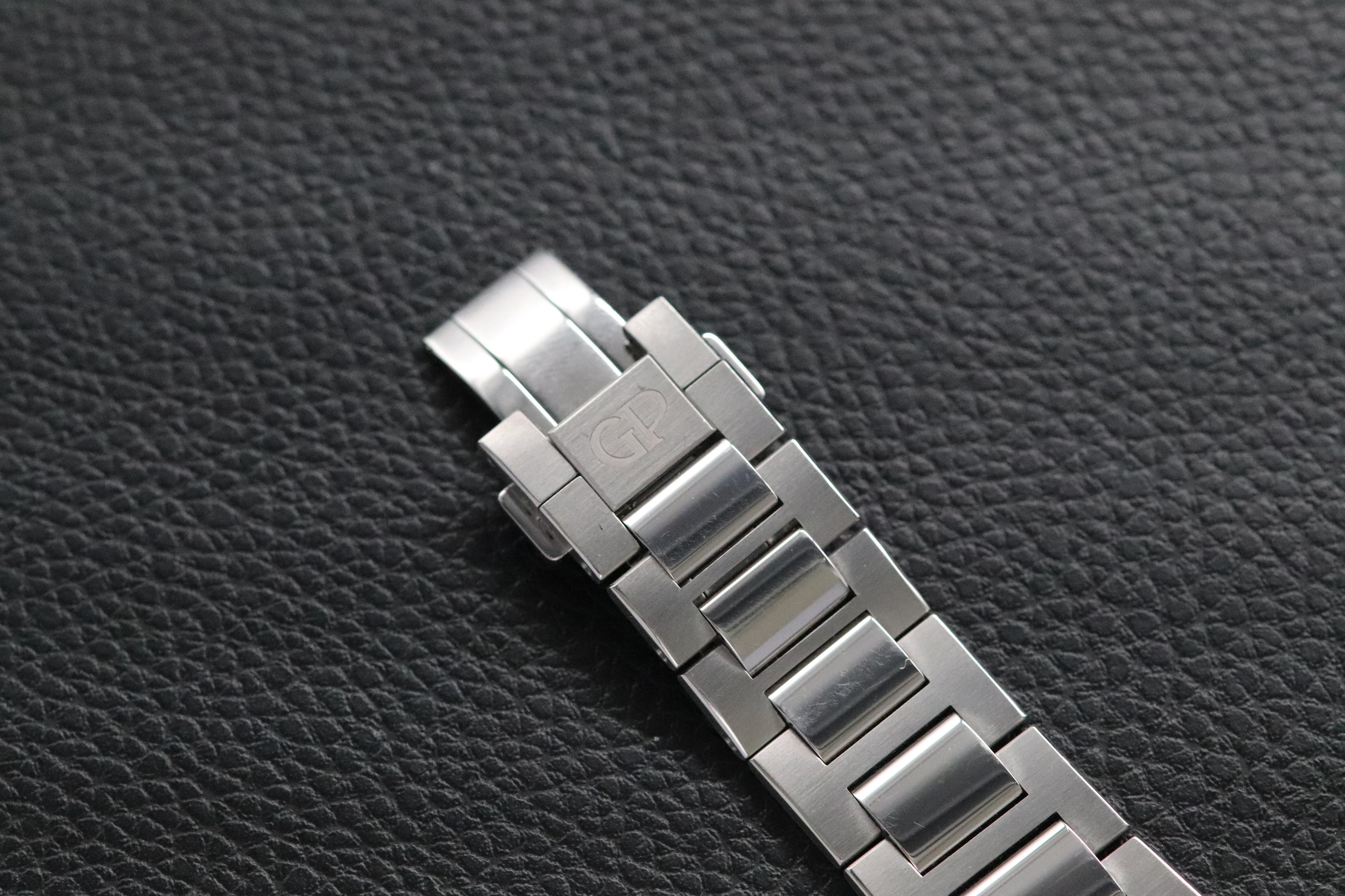 Girard Perregaux Laureato Infinity Edition 81010-11-636-11A Onyx Dial Fullset 2024 Box+Papers