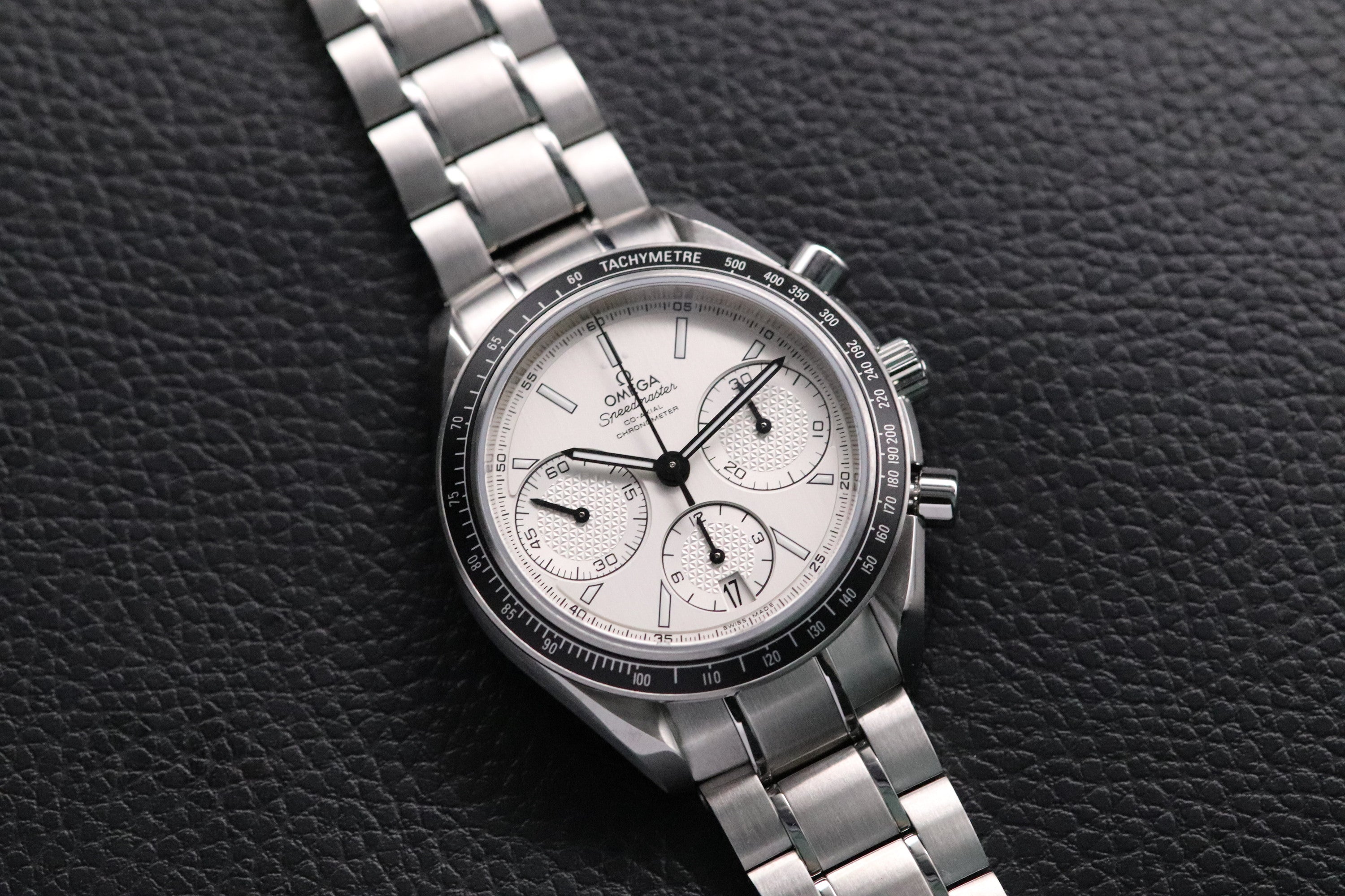 Omega Speedmaster Racing 326.30.40.50.02.001 Albino 2025 Fullset