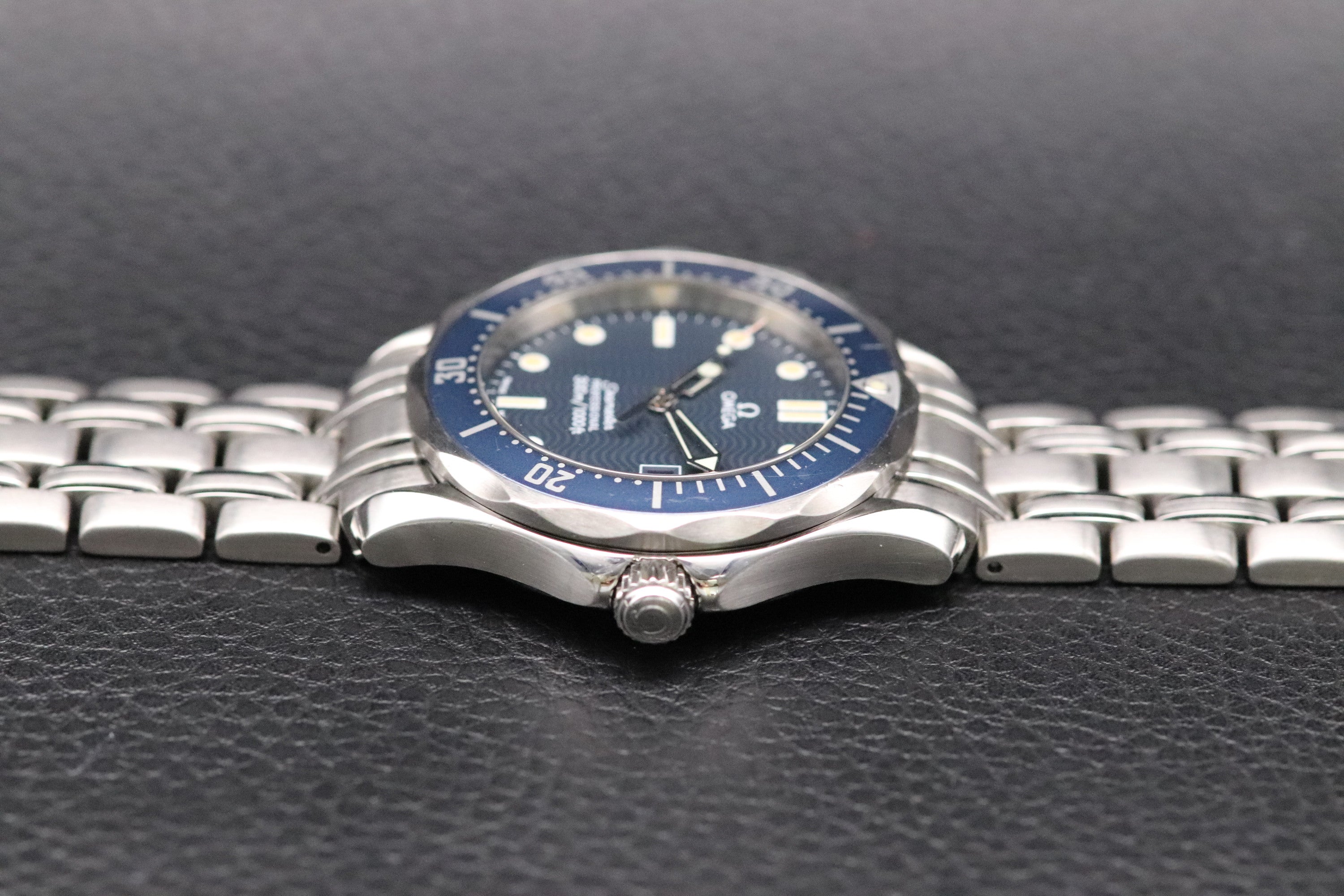 Omega Seamaster 300 2561.80 Blue Dial 1995 Paper