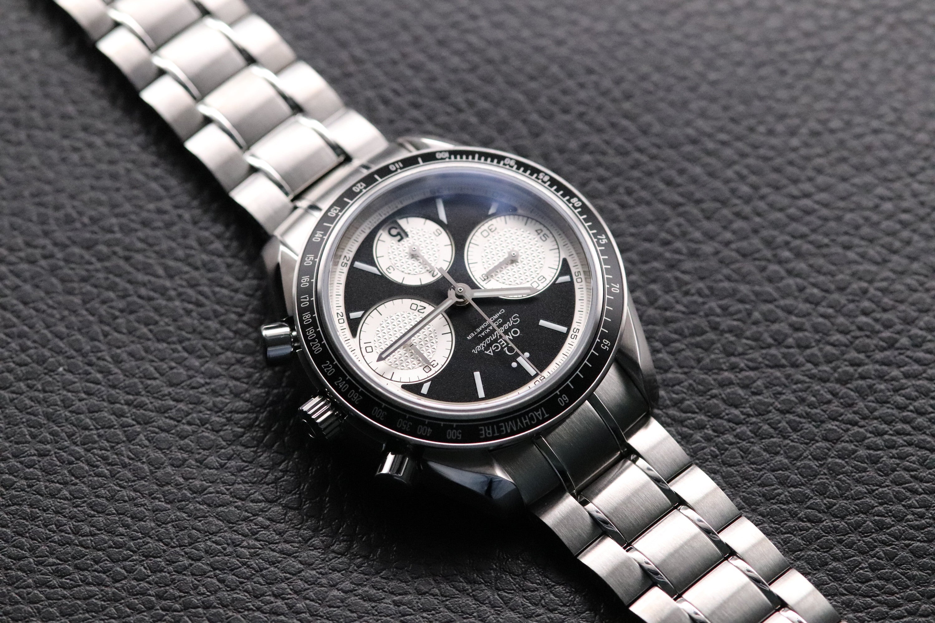 Omega Speedmaster Racing 326.30.40.50.01.002 Panda 2025 Fullset