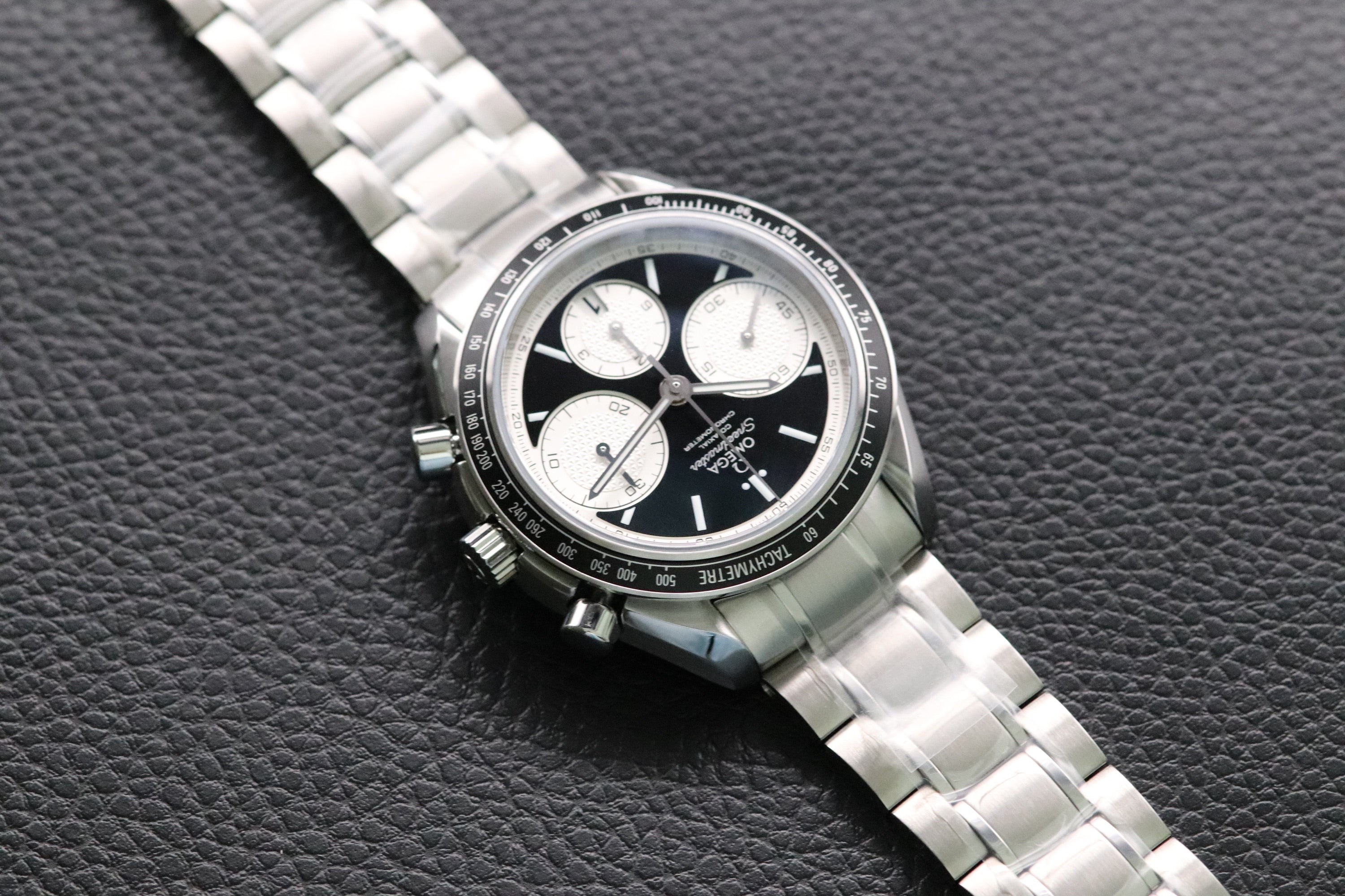 Omega Speedmaster Racing 326.30.40.50.01.002 Panda 2025 Fullset