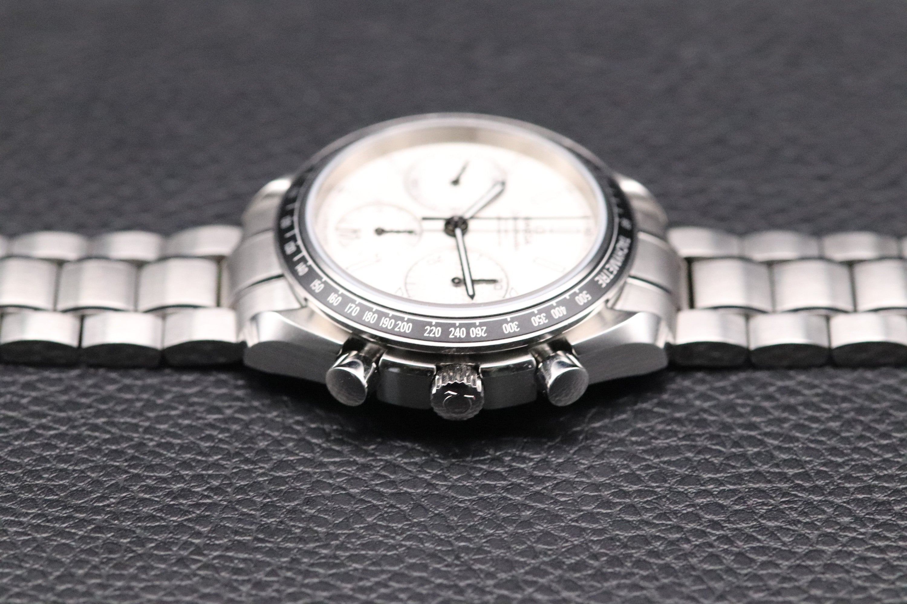 Omega Speedmaster Racing 326.30.40.50.02.001 Albino 2025 Fullset