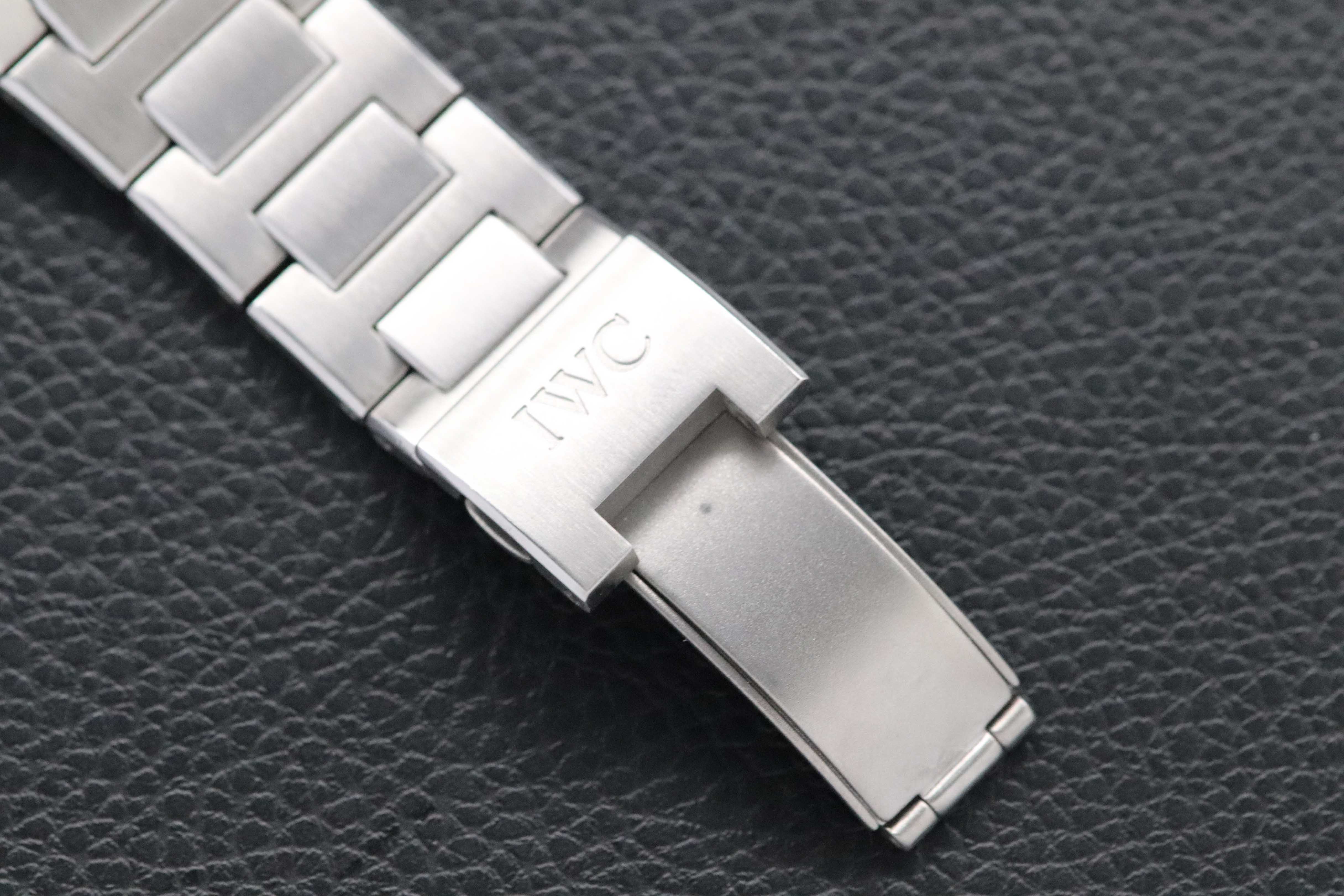 IWC Ingenieur AMG IW372501 Papers 2009