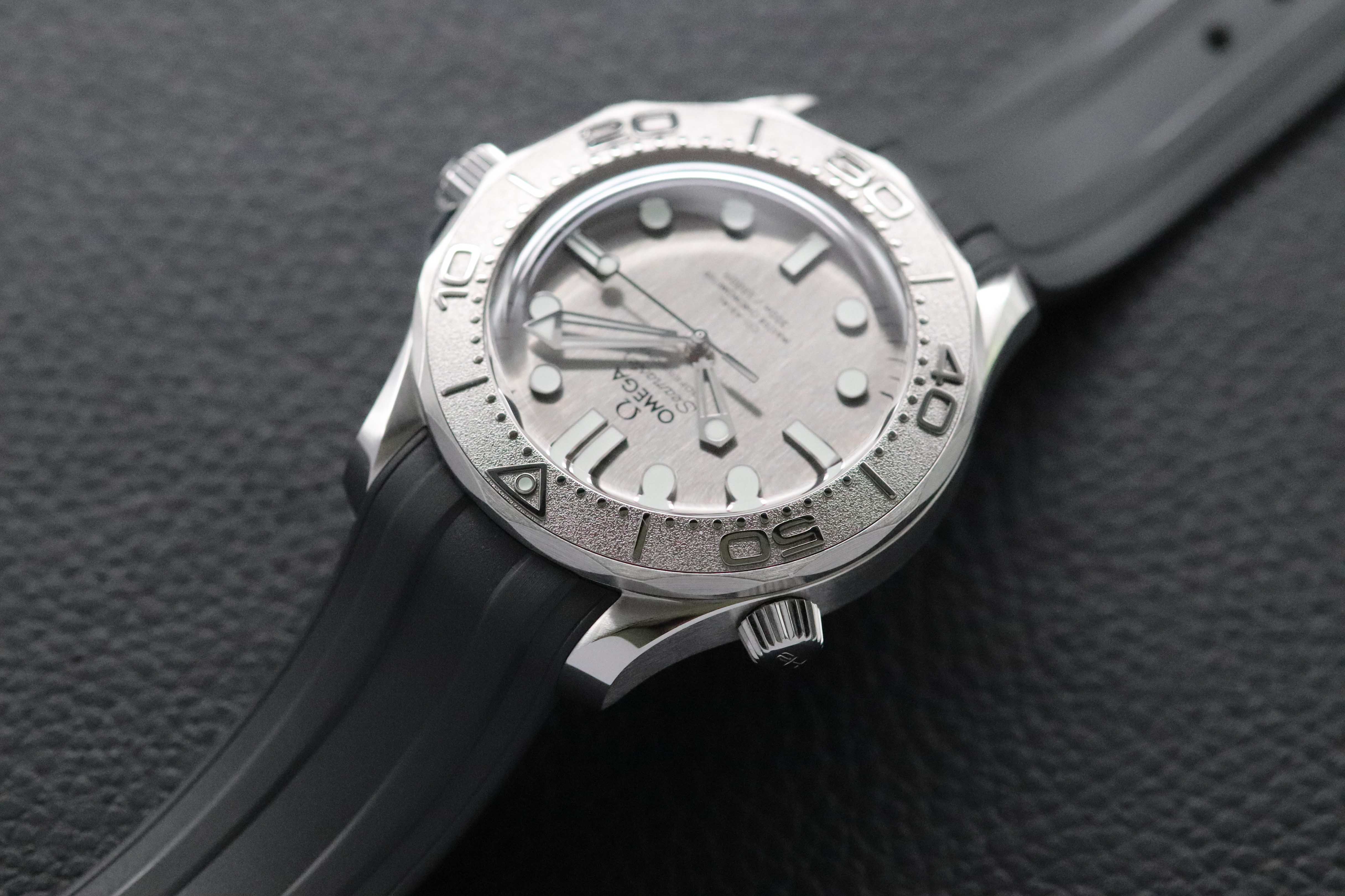 Omega Seamaster Diver 300 210.32.42.20.06.002 Grey Dial 2025