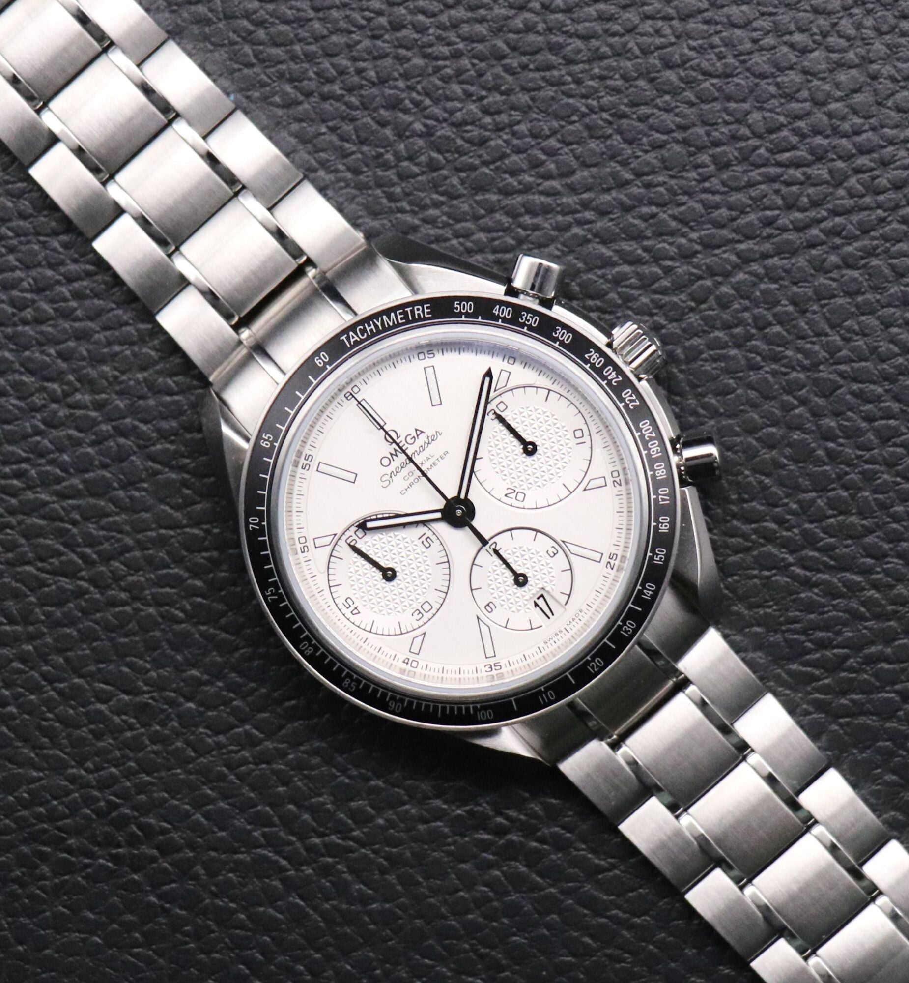 Omega Speedmaster Racing 326.30.40.50.02.001 Albino 2025 Fullset