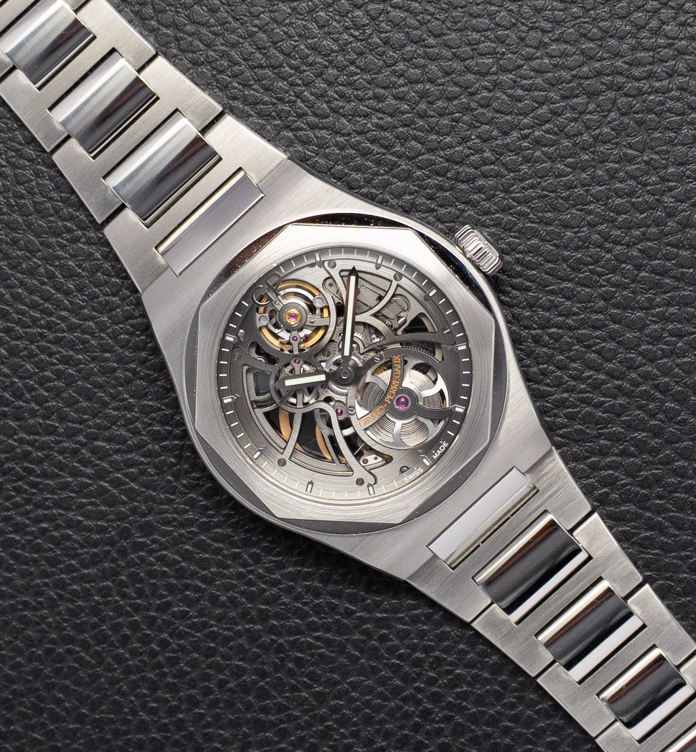 Girard Perregaux Laureato 81015-11-001A Skeleton Fullset 2022 Box+Papers