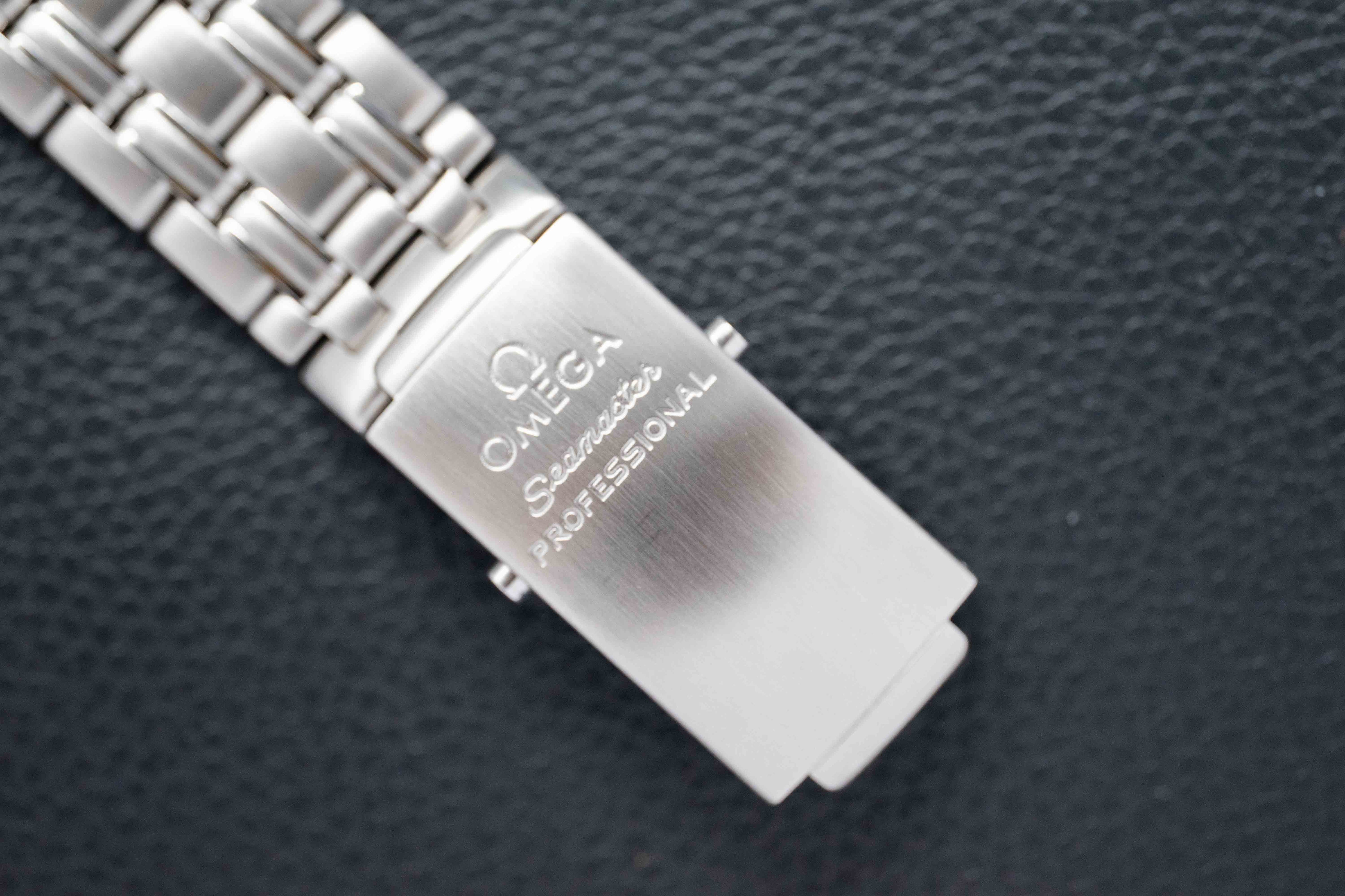 Omega Seamaster James Bond 2541.80 Papers 1998