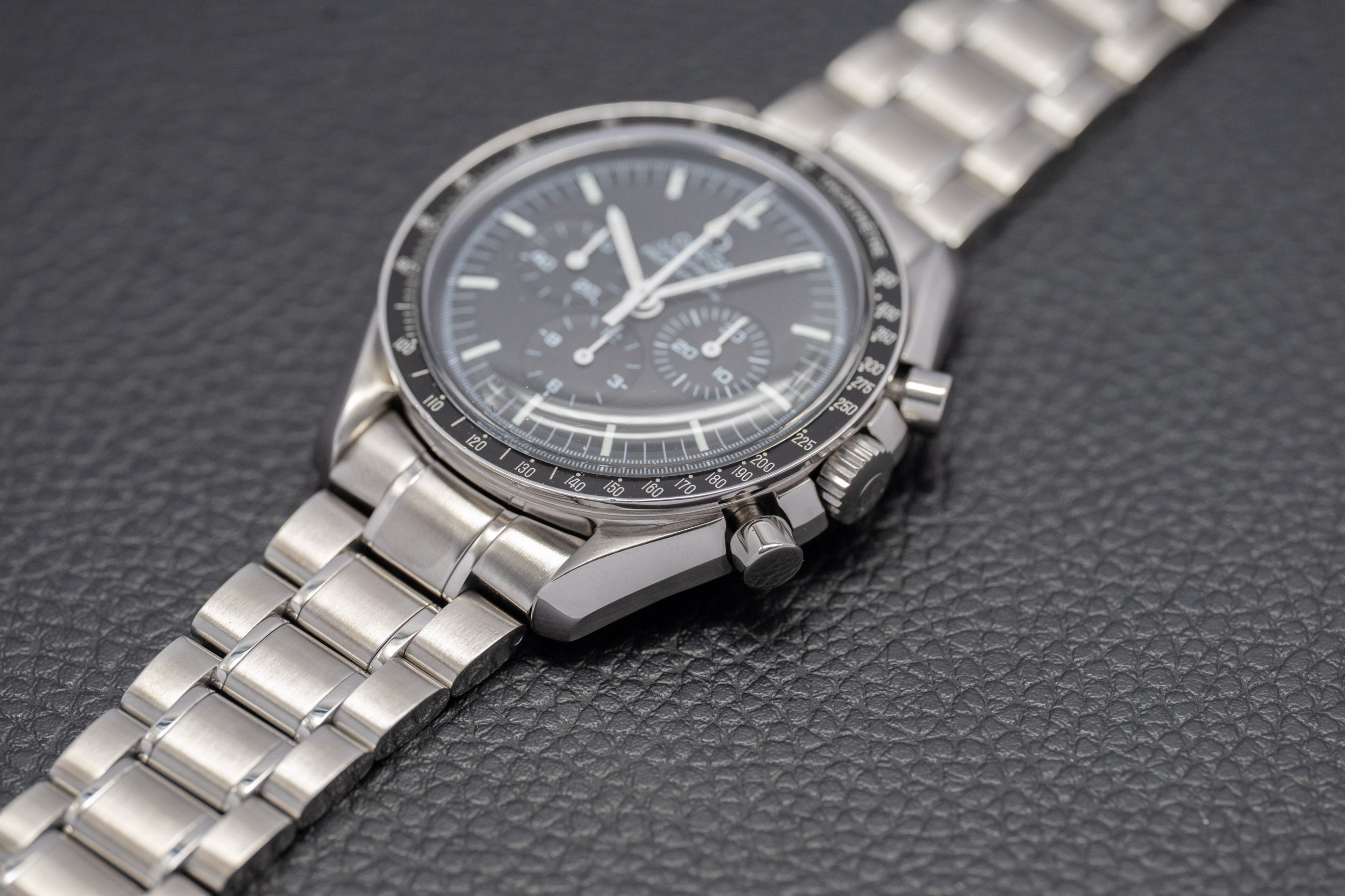 Omega Speedmaster Moonwatch 3570.50 Black Dial 2001