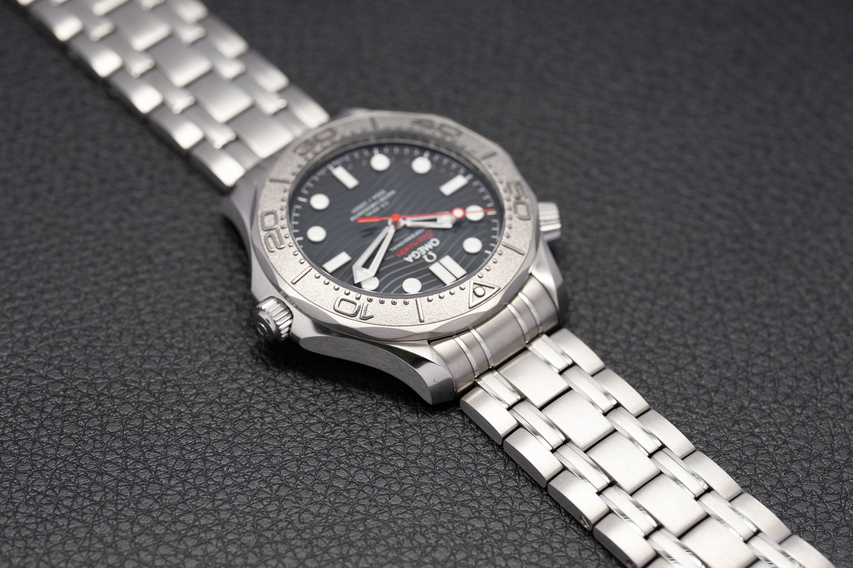 Omega Seamaster Diver 300 210.30.42.20.01.002 Fullset 2025 Box+Papers