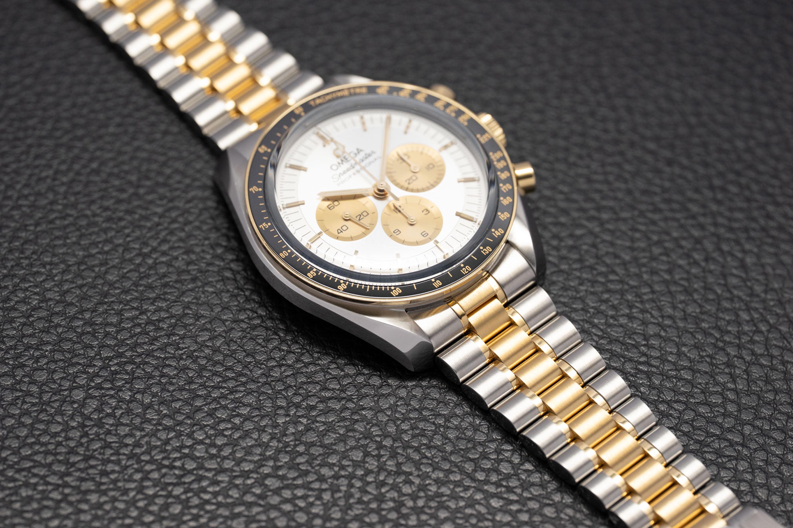 Omega Speedmaster Professional Moonwatch 310.20.42.50.02.001 Fullset 2024 Box+Papers