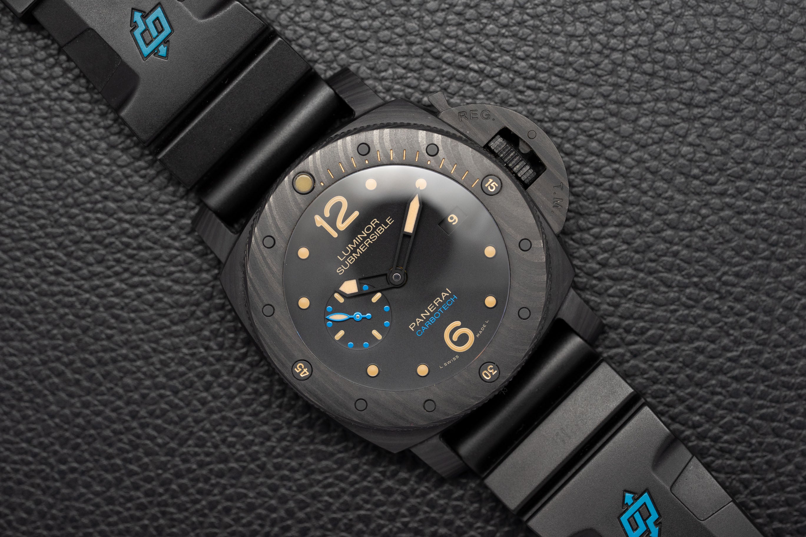 Panerai Luminor Submersible Carbotech PAM00616 Fullset 2019 Box+Papers