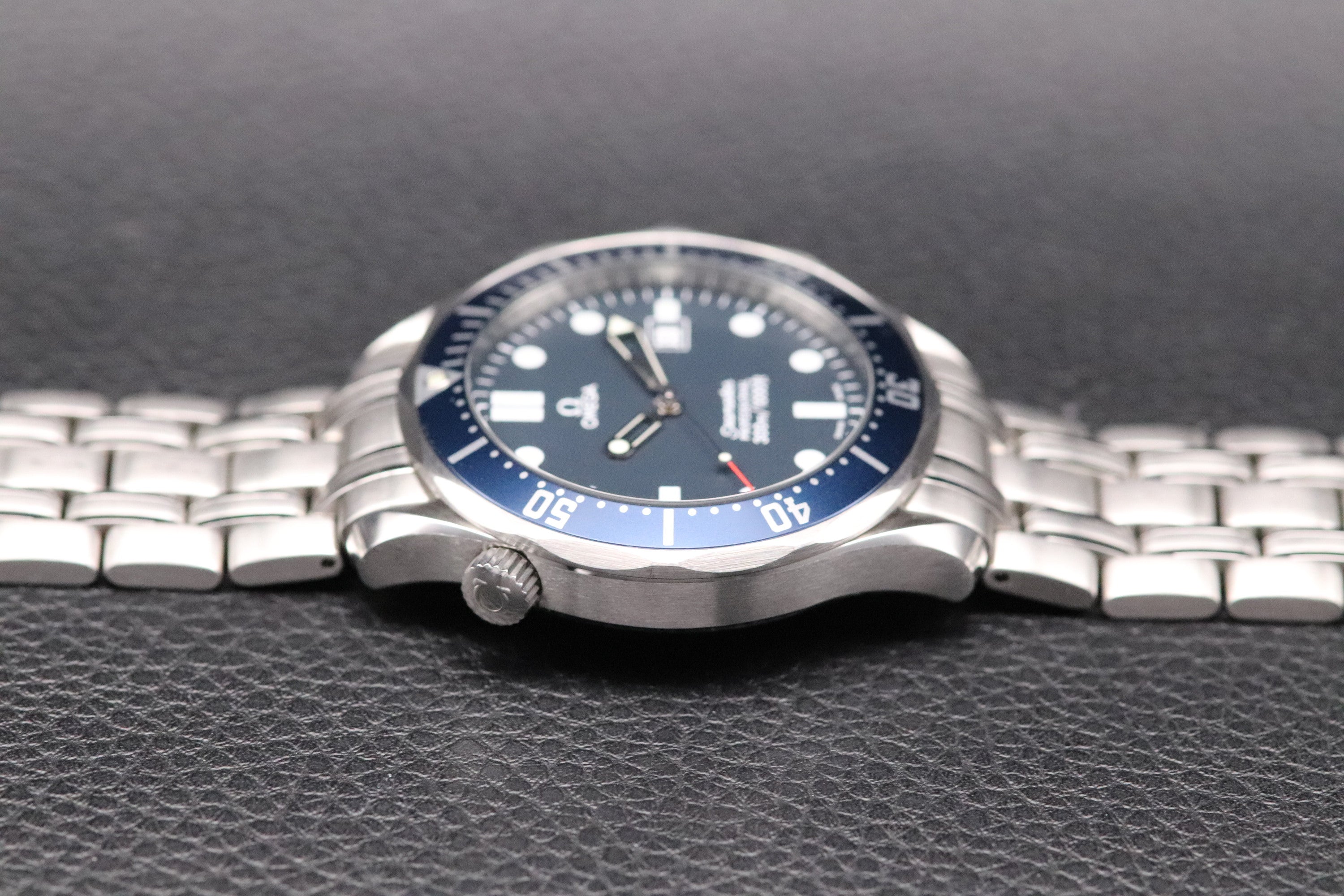 Omega Seamaster James Bond 2541.80 Blue 1998