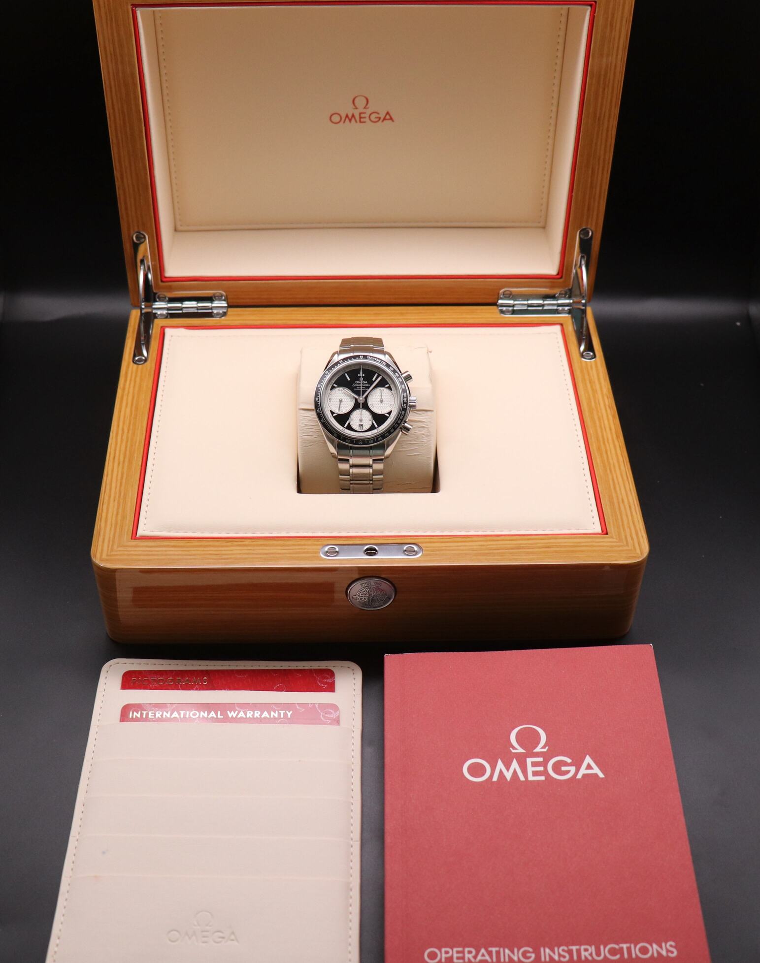 Omega Speedmaster Racing 326.30.40.50.01.002 Panda 2022 Fullset