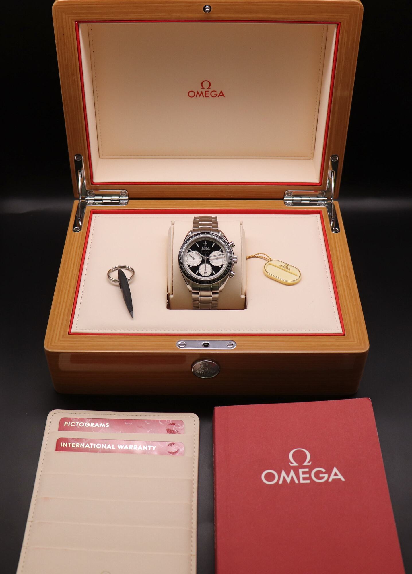 Omega Speedmaster Racing 326.30.40.50.01.002 Panda 2023 Fullset