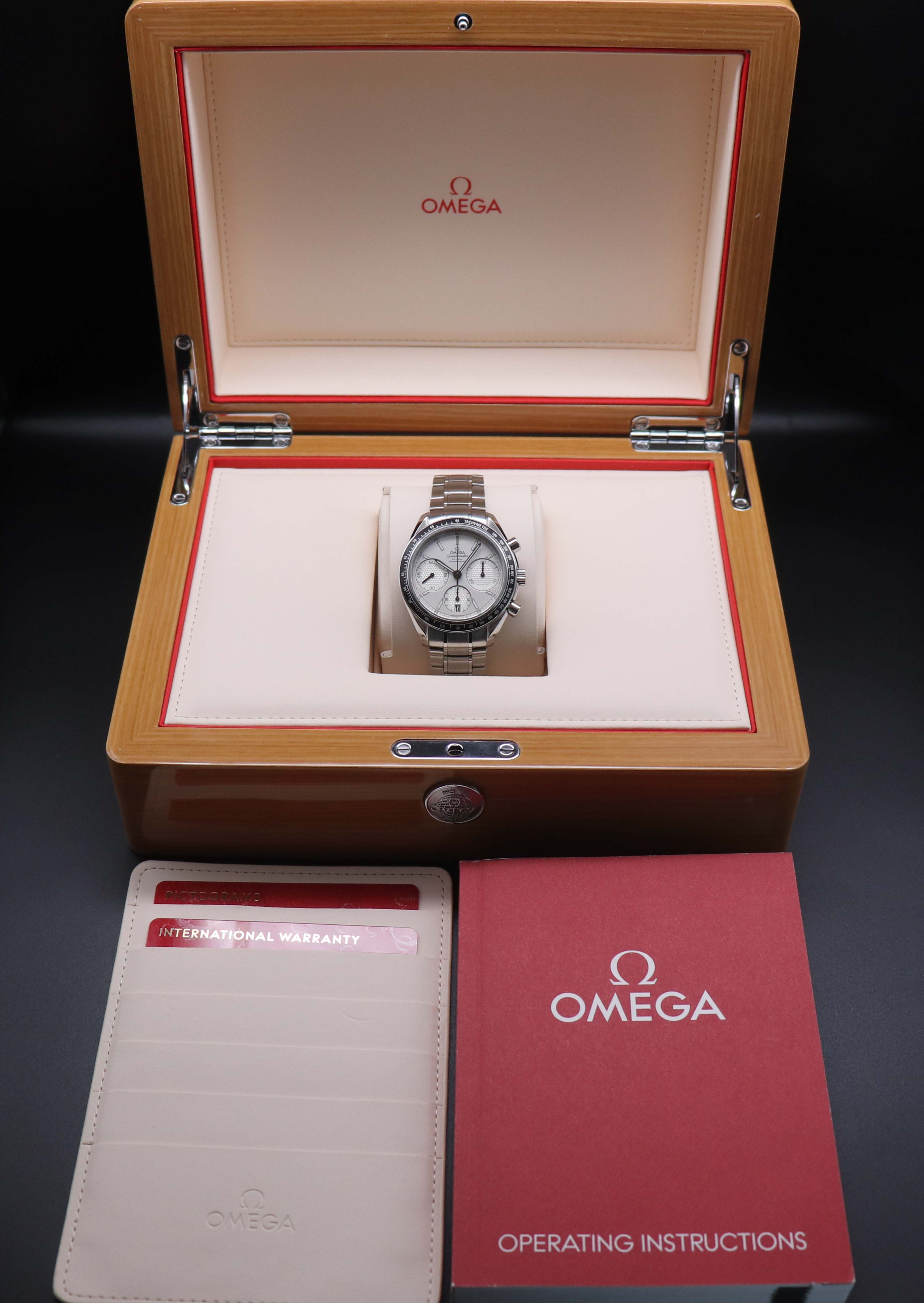Omega Speedmaster Racing 326.30.40.50.02.001 Albino Fullset 2025 Box+Papers