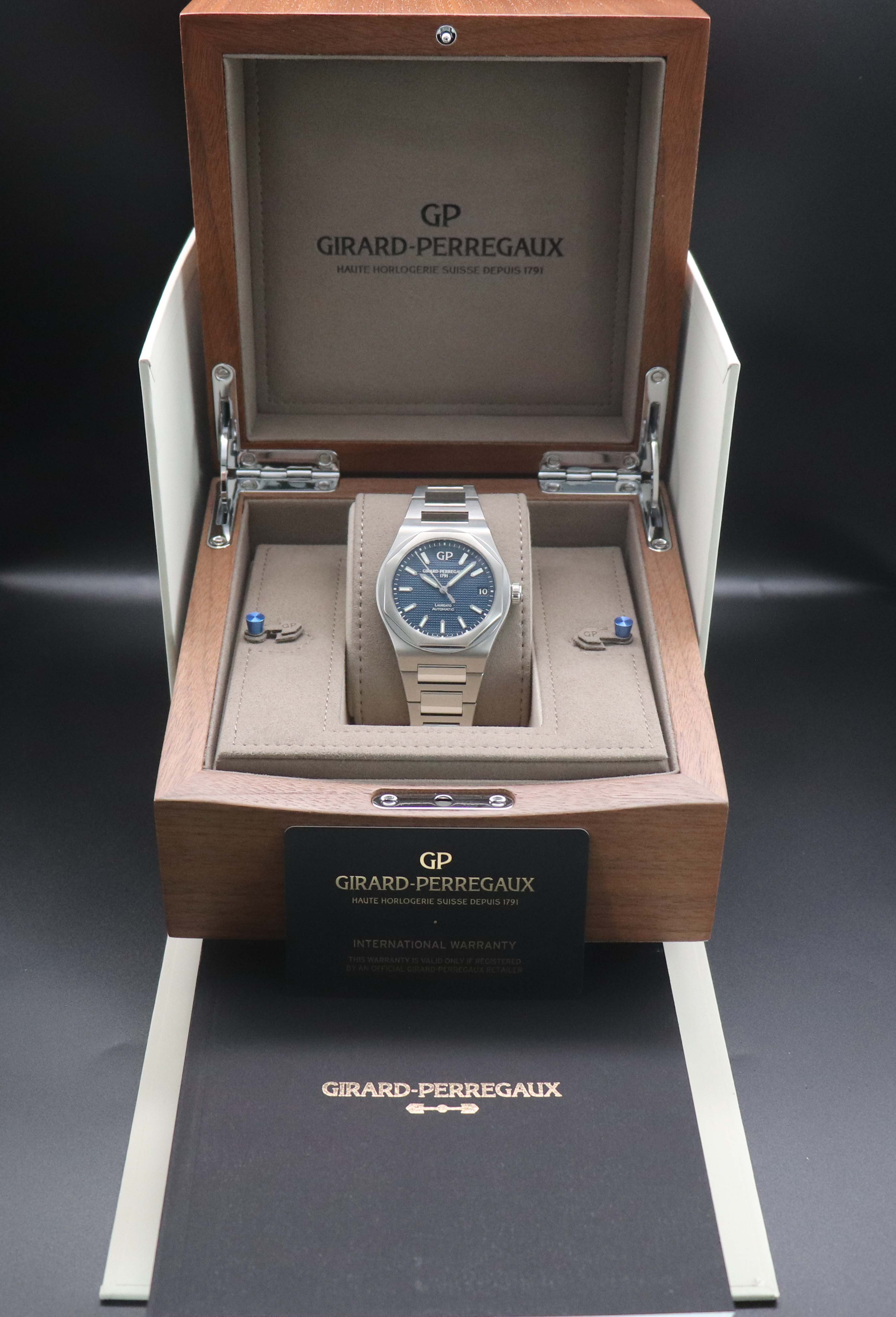 Girard Perregaux Laureato 81010-11-431-11 Fullset 2022 Box+Papers