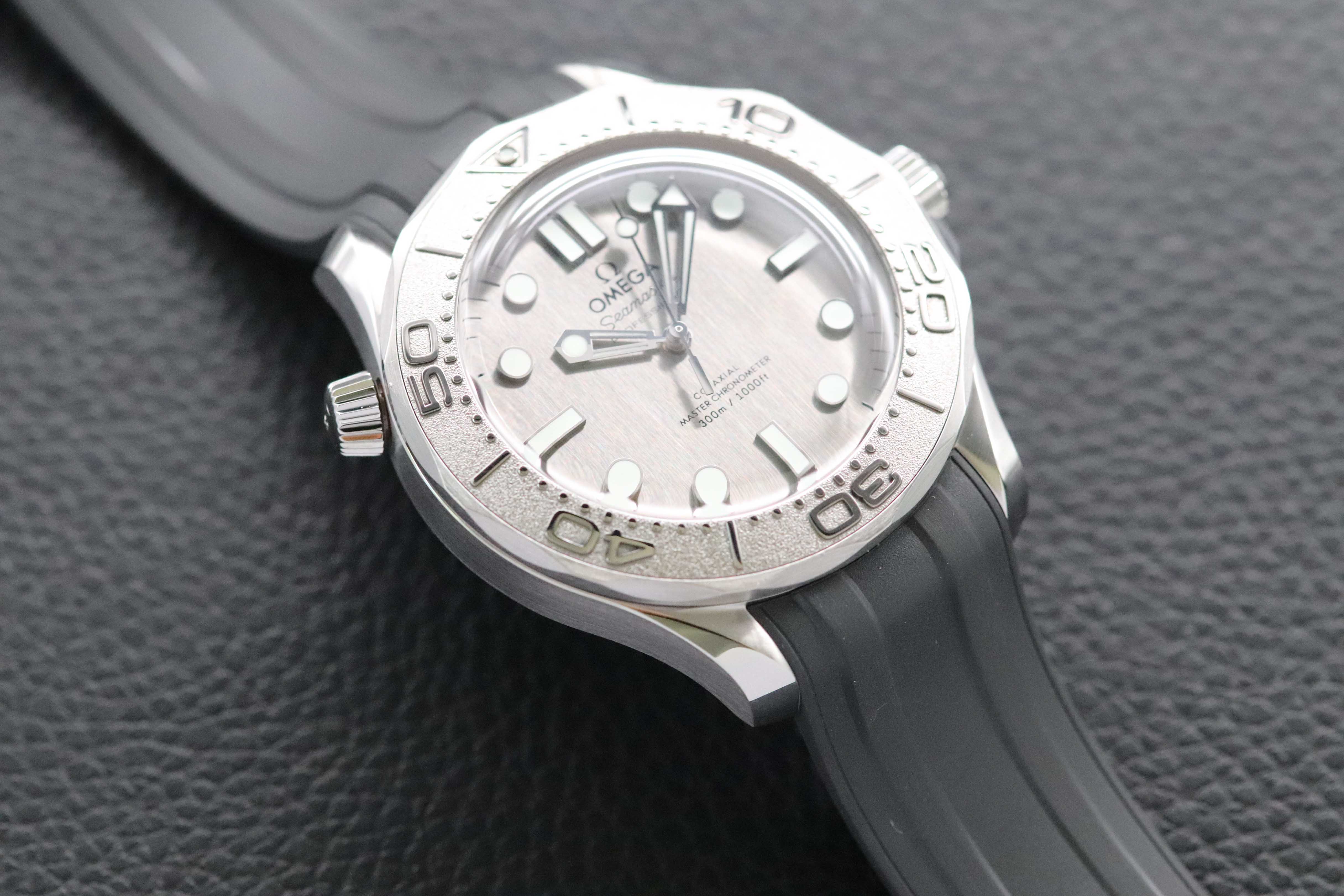 Omega Seamaster Diver 300 210.32.42.20.06.002 Grey Dial 2025