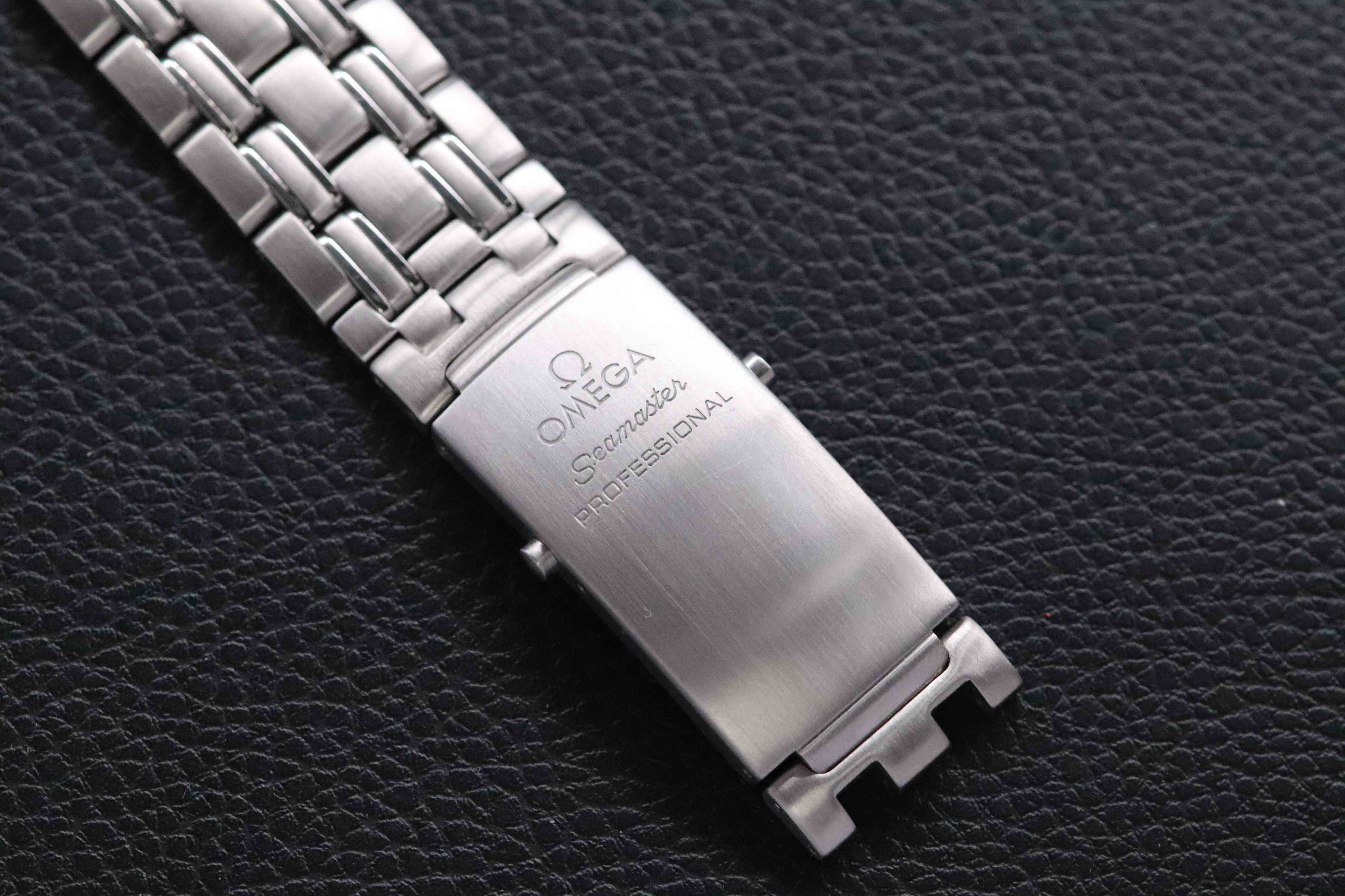 Omega Seamaster 2531.80 James Bond 2004 Papers