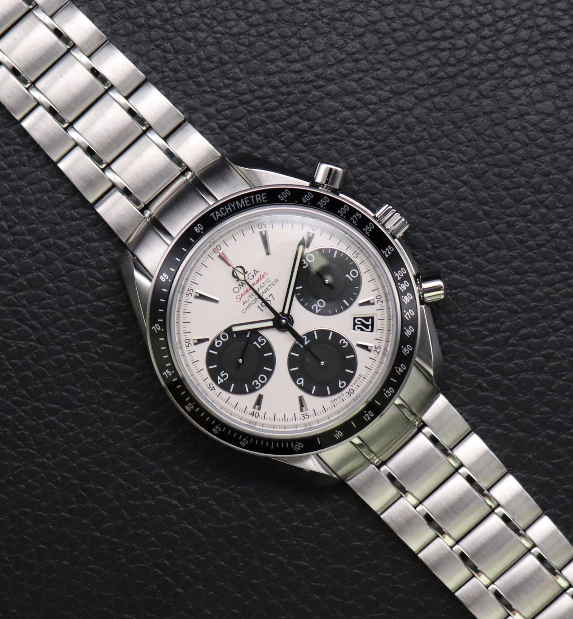 Omega Speedmaster Date 323.30.40.40.02.001 Panda Fullset 2020 Box+Paper