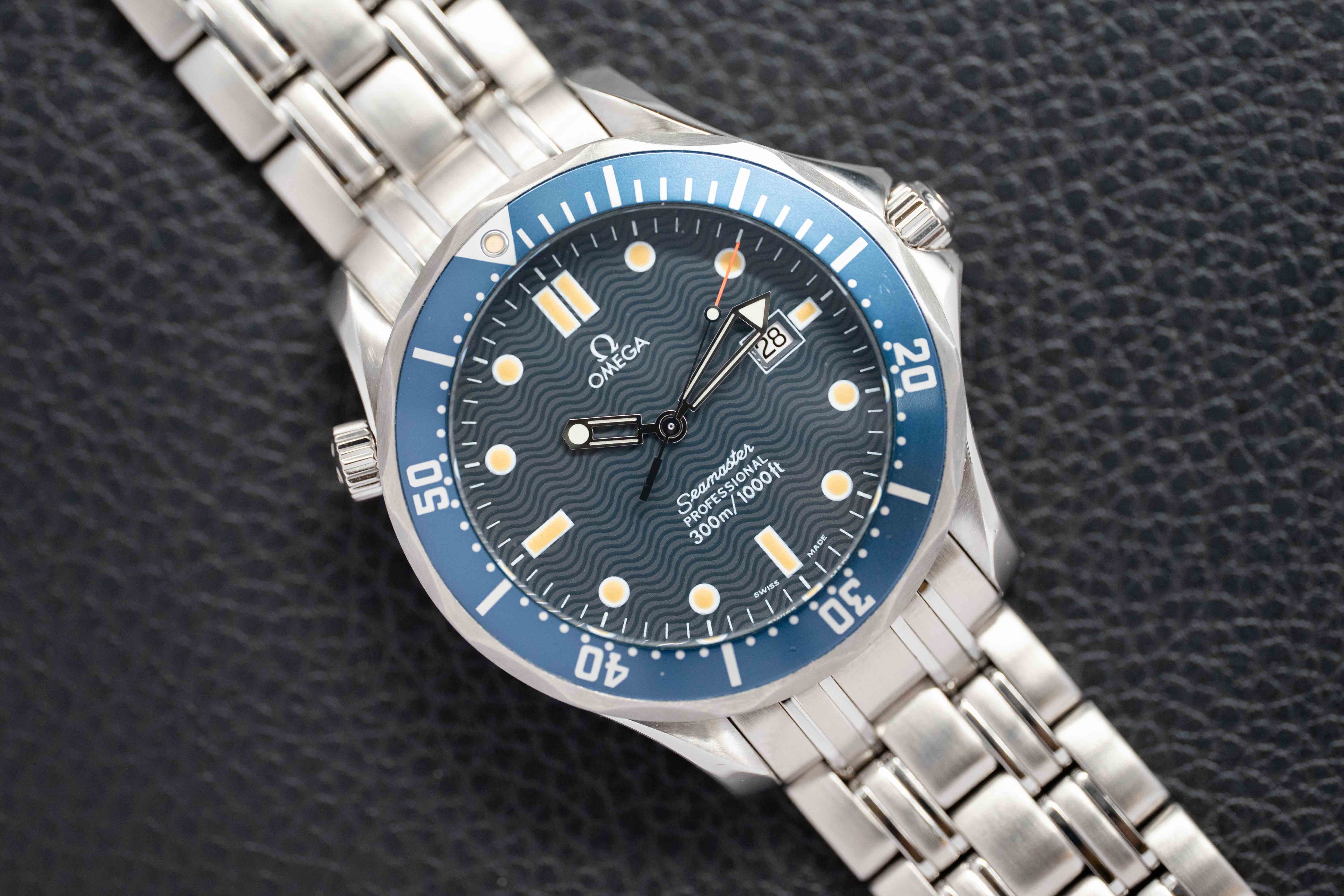 Omega Seamaster James Bond 2541.80 Papers 1998