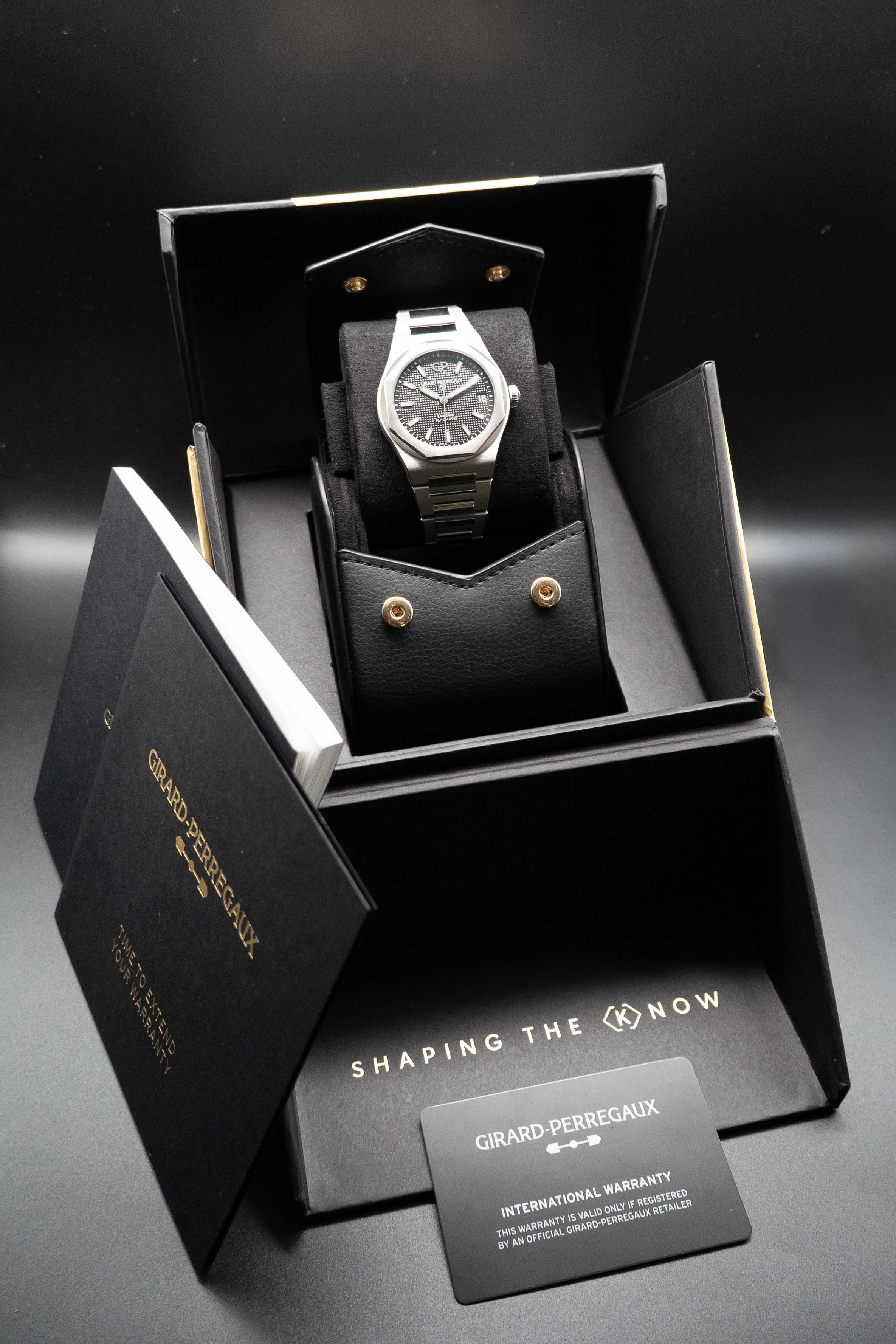 Girard Perregaux Laureato 81010-11-634-11A Fullset 2023 Box+Papers