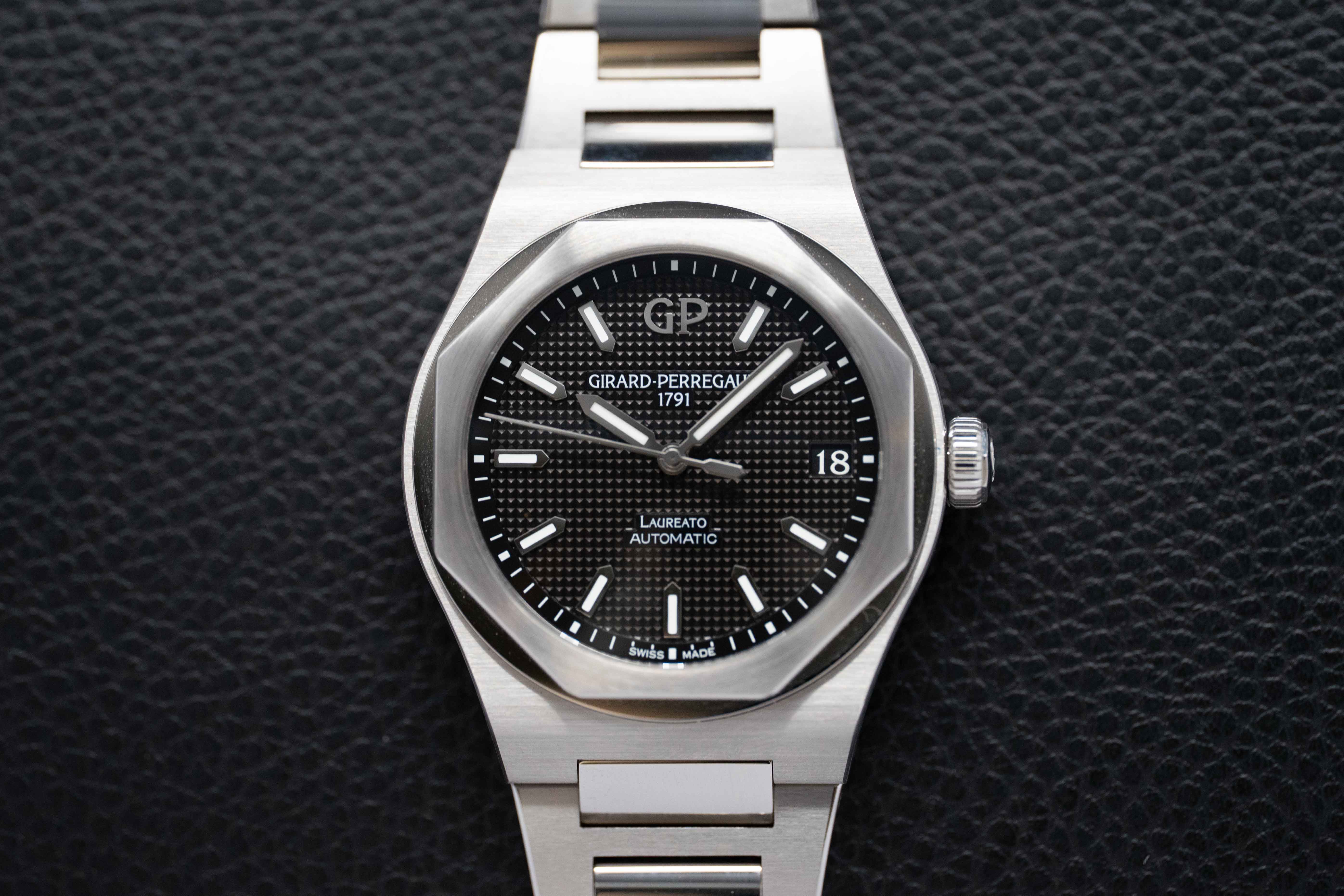 Girard Perregaux Laureato 81010-11-634-11A Fullset 2023 Box+Papers