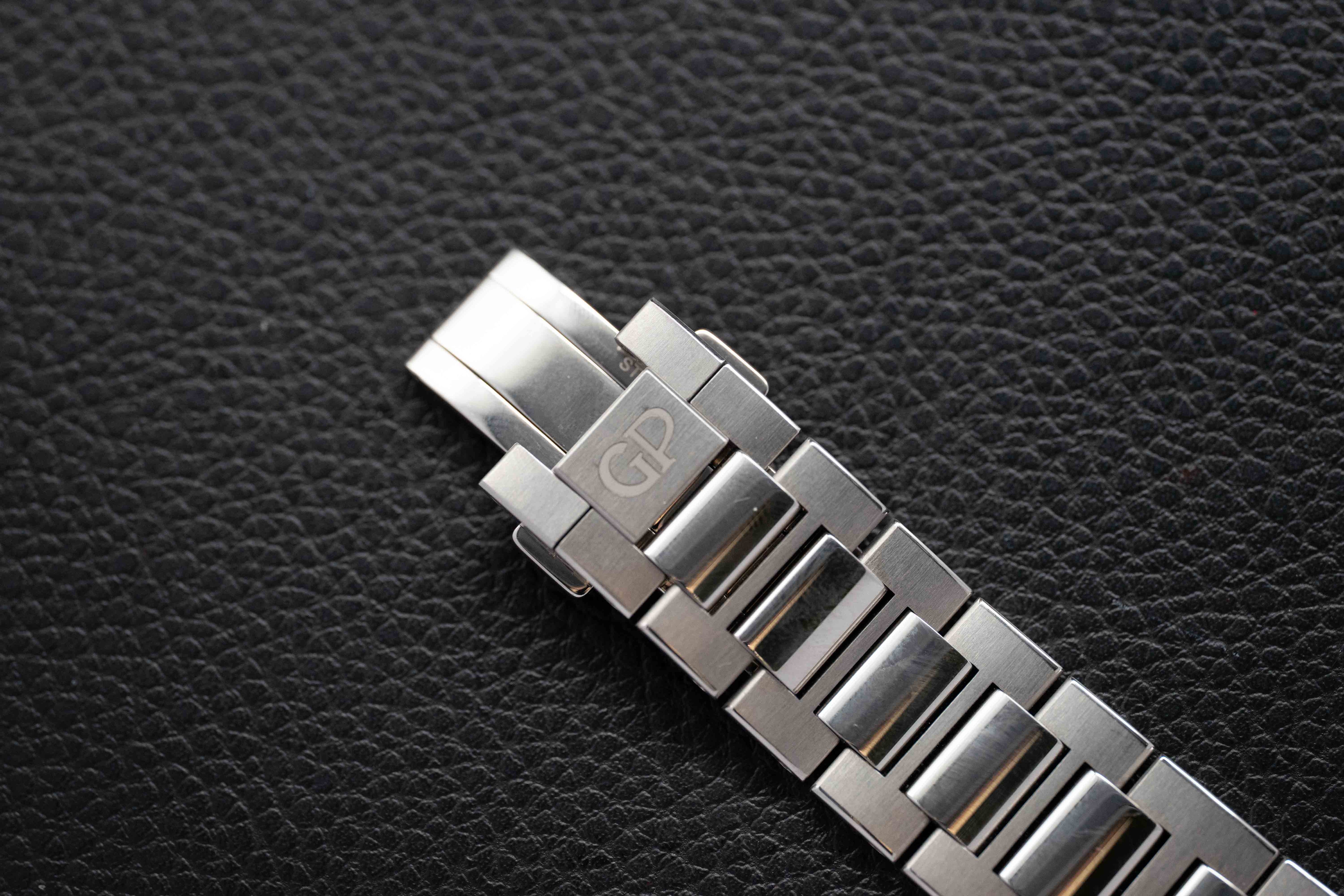 Girard Perregaux Laureato 81010-11-634-11A Fullset 2023 Box+Papers