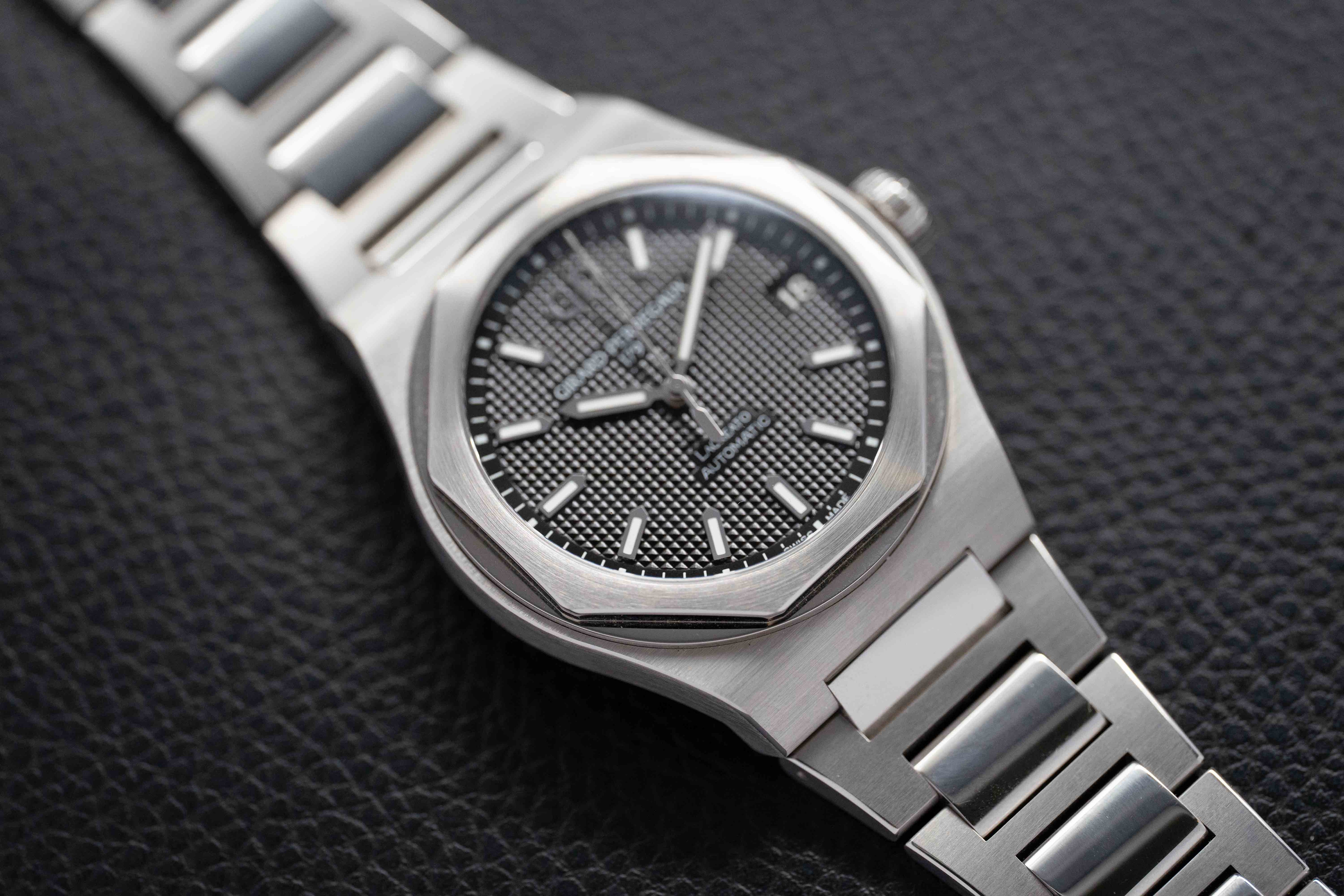 Girard Perregaux Laureato 81010-11-634-11A Fullset 2023 Box+Papers