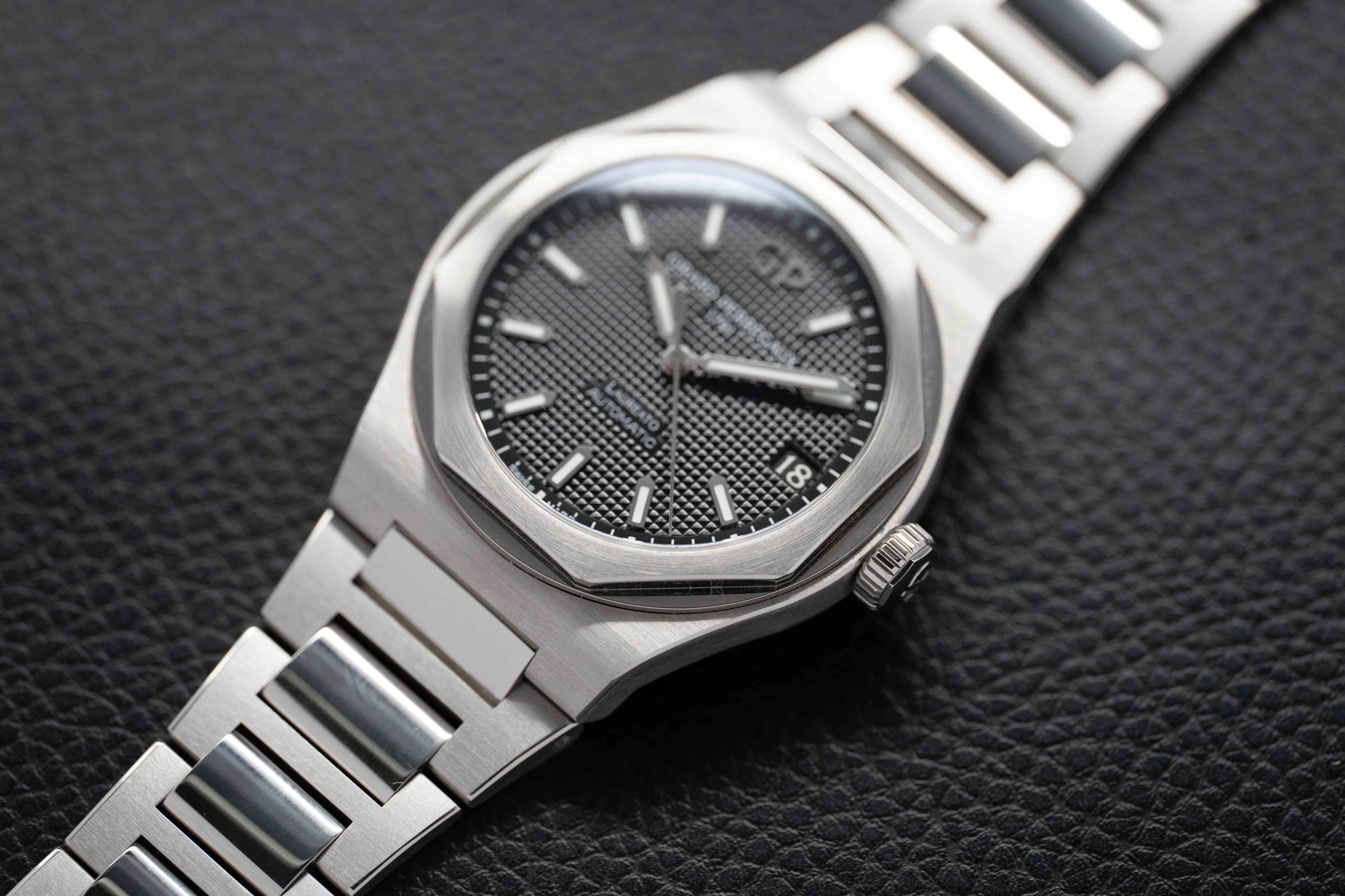 Girard Perregaux Laureato 81010-11-634-11A Fullset 2023 Box+Papers