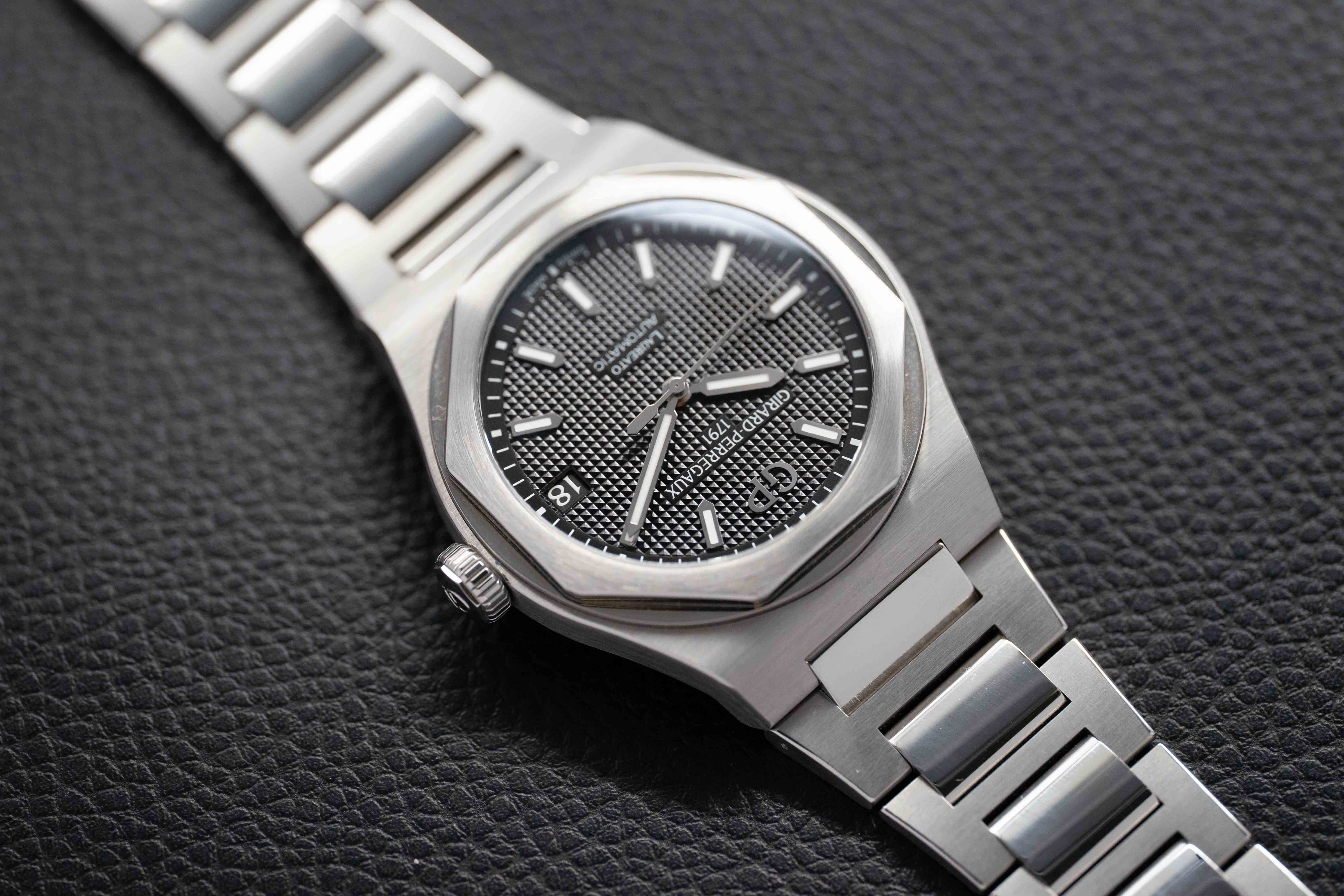 Girard Perregaux Laureato 81010-11-634-11A Fullset 2023 Box+Papers