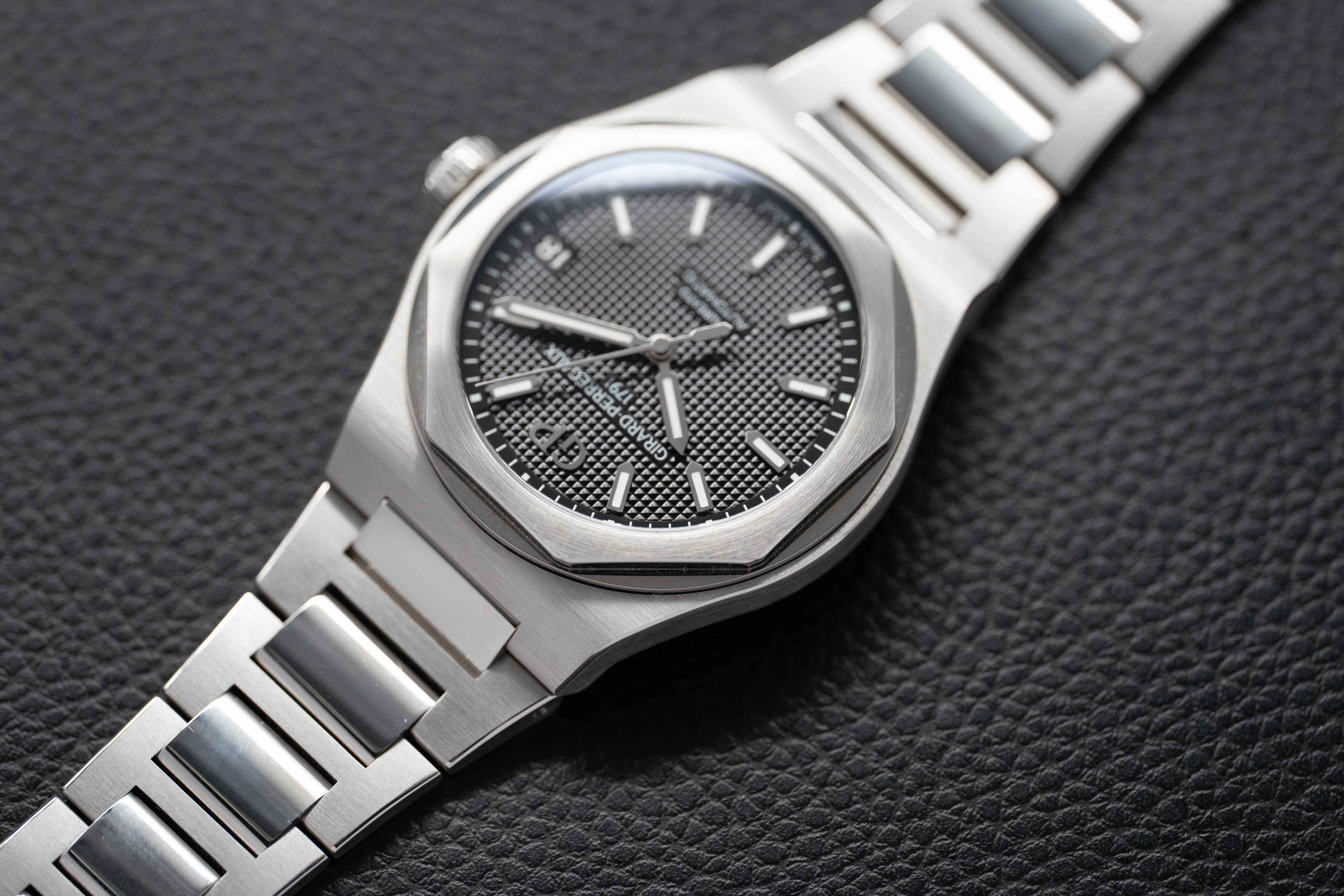 Girard Perregaux Laureato 81010-11-634-11A Fullset 2023 Box+Papers