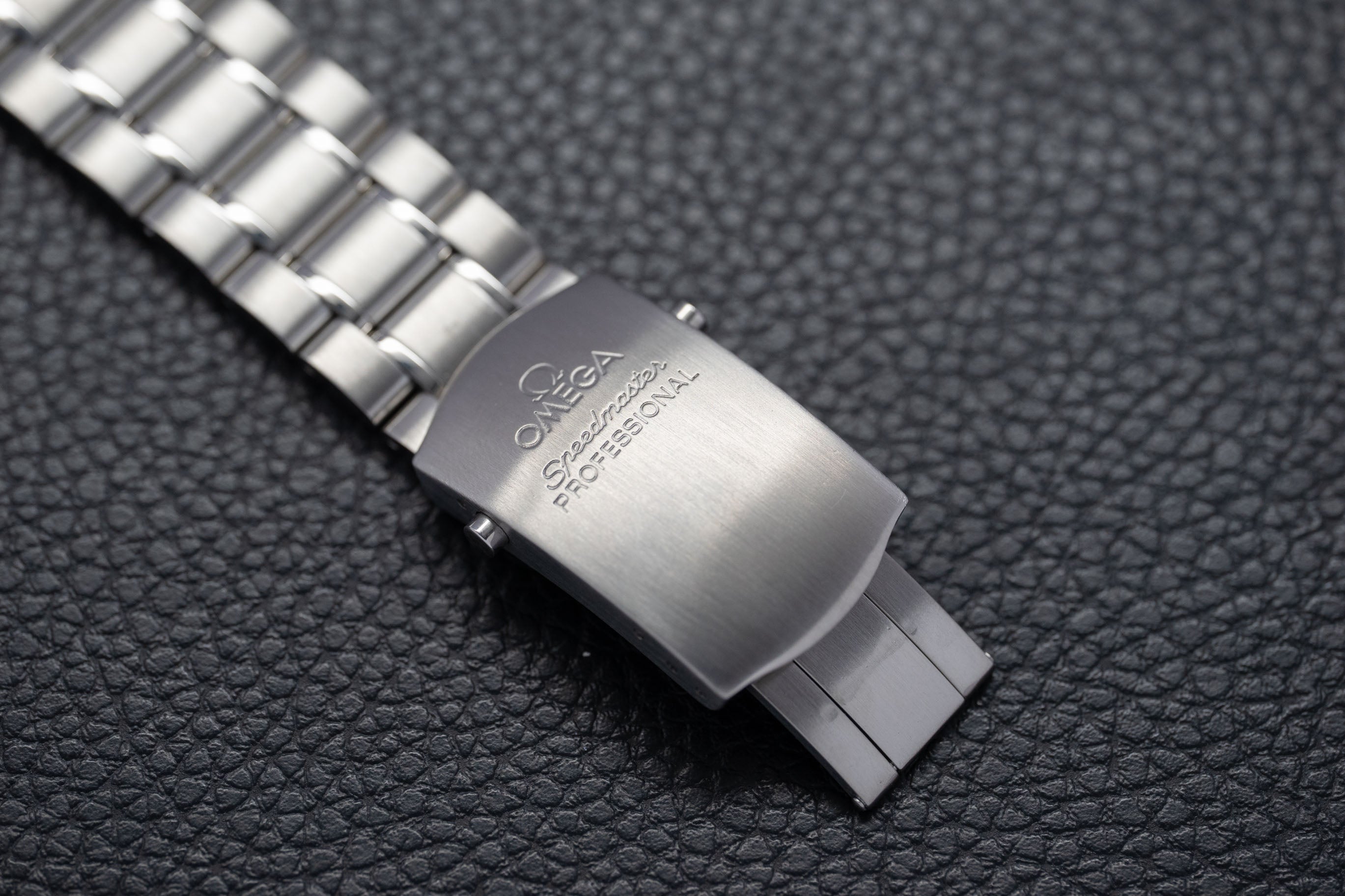 Omega Speedmaster Moonwatch 3572.50 Glass Bottom 2005