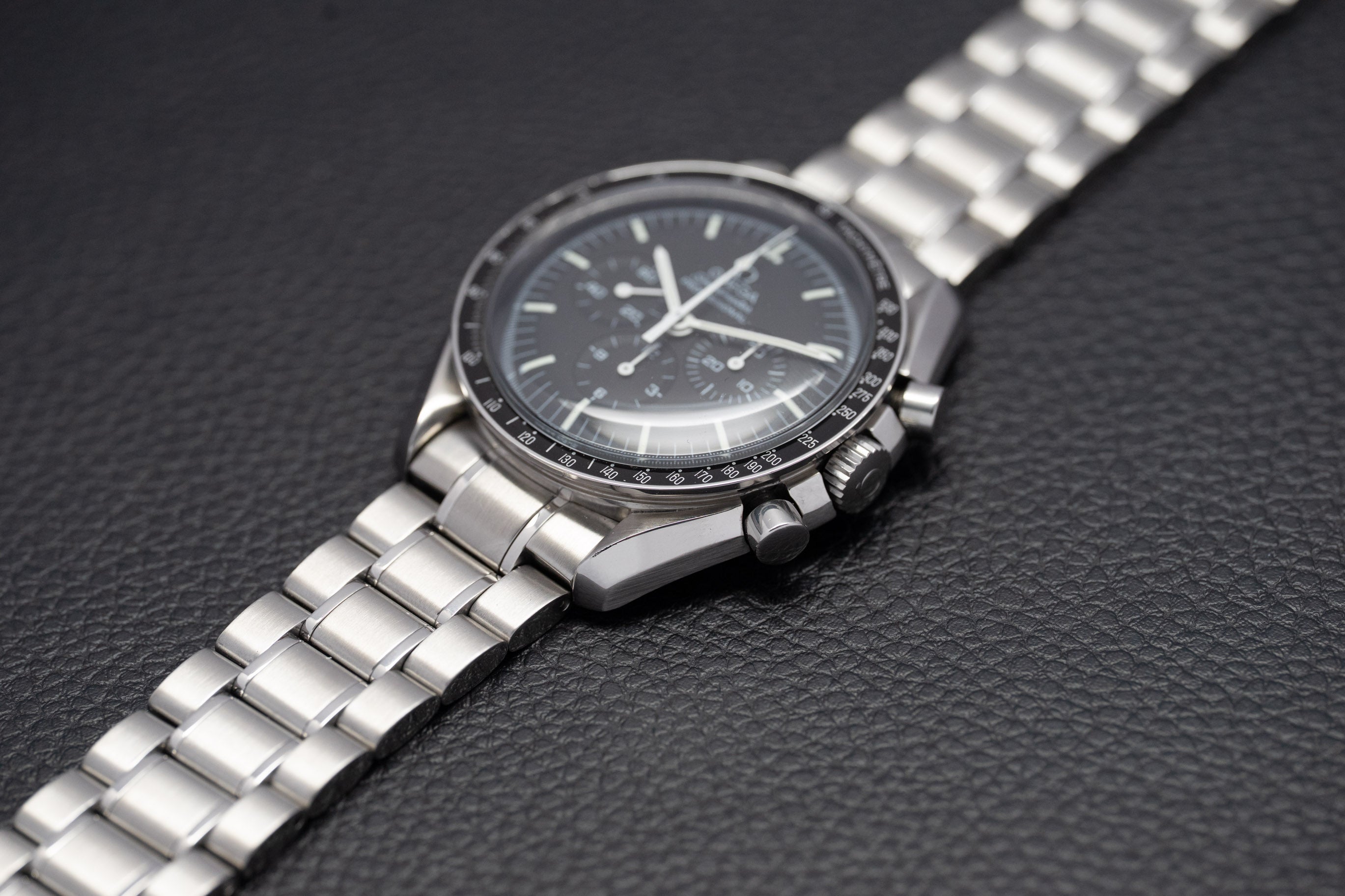 Omega Speedmaster Moonwatch 3572.50 Glass Bottom 2005
