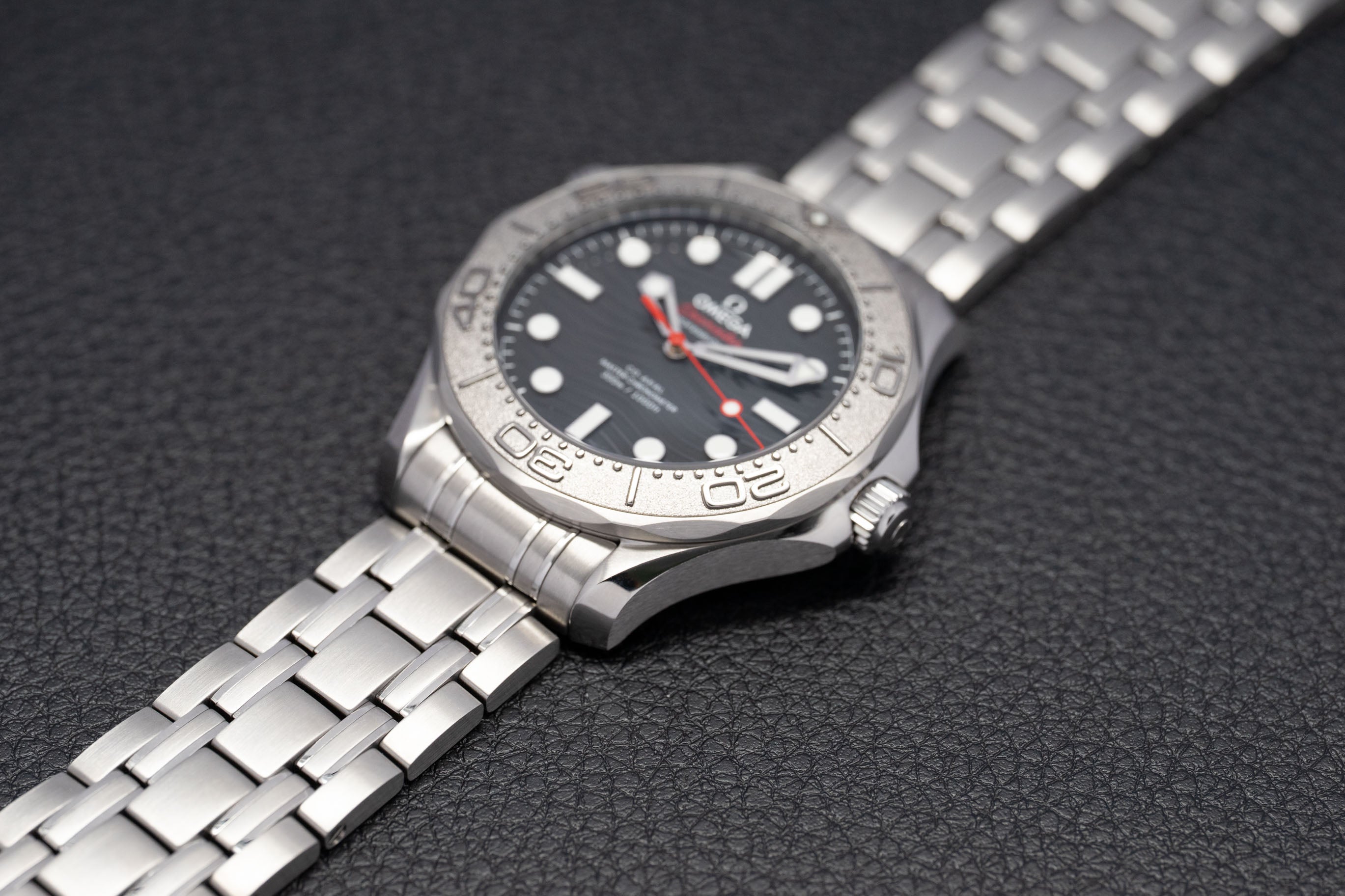 Omega Seamaster Diver 300 210.30.42.20.01.002 Fullset 2025 Box+Papers