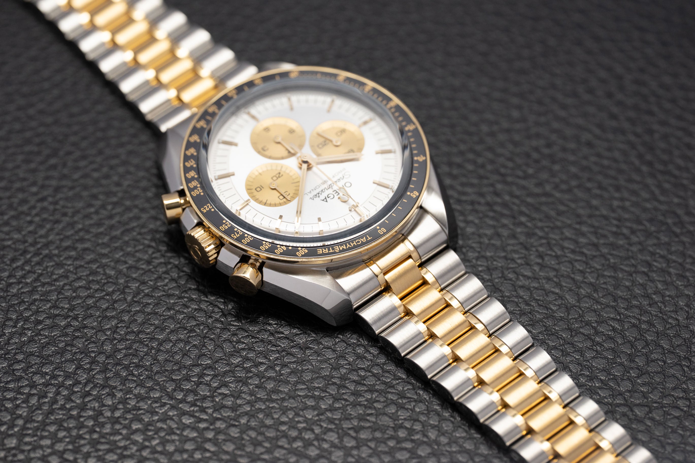 Omega Speedmaster Professional Moonwatch 310.20.42.50.02.001 Fullset 2024 Box+Papers