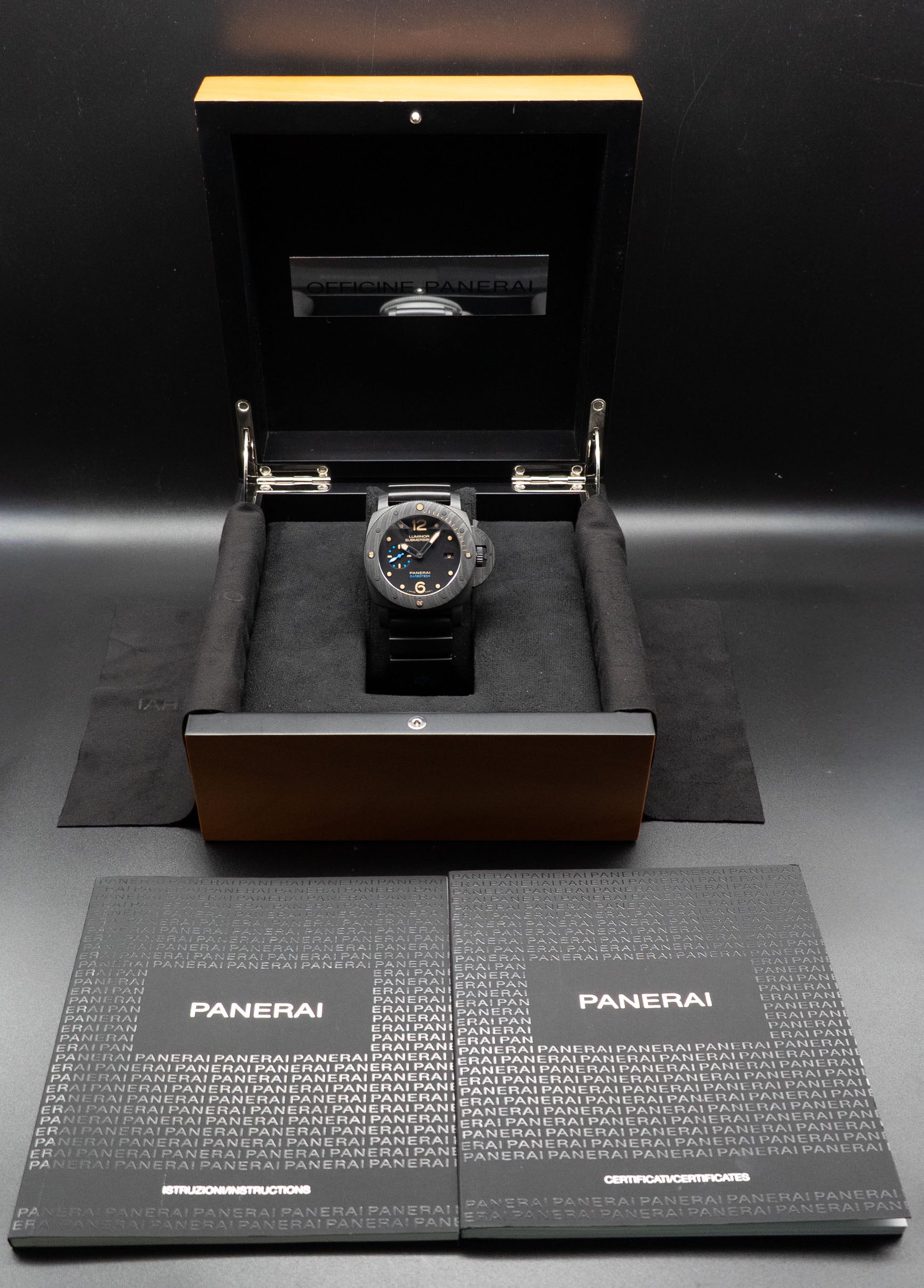 Panerai Luminor Submersible Carbotech PAM00616 Fullset 2019 Box+Papers