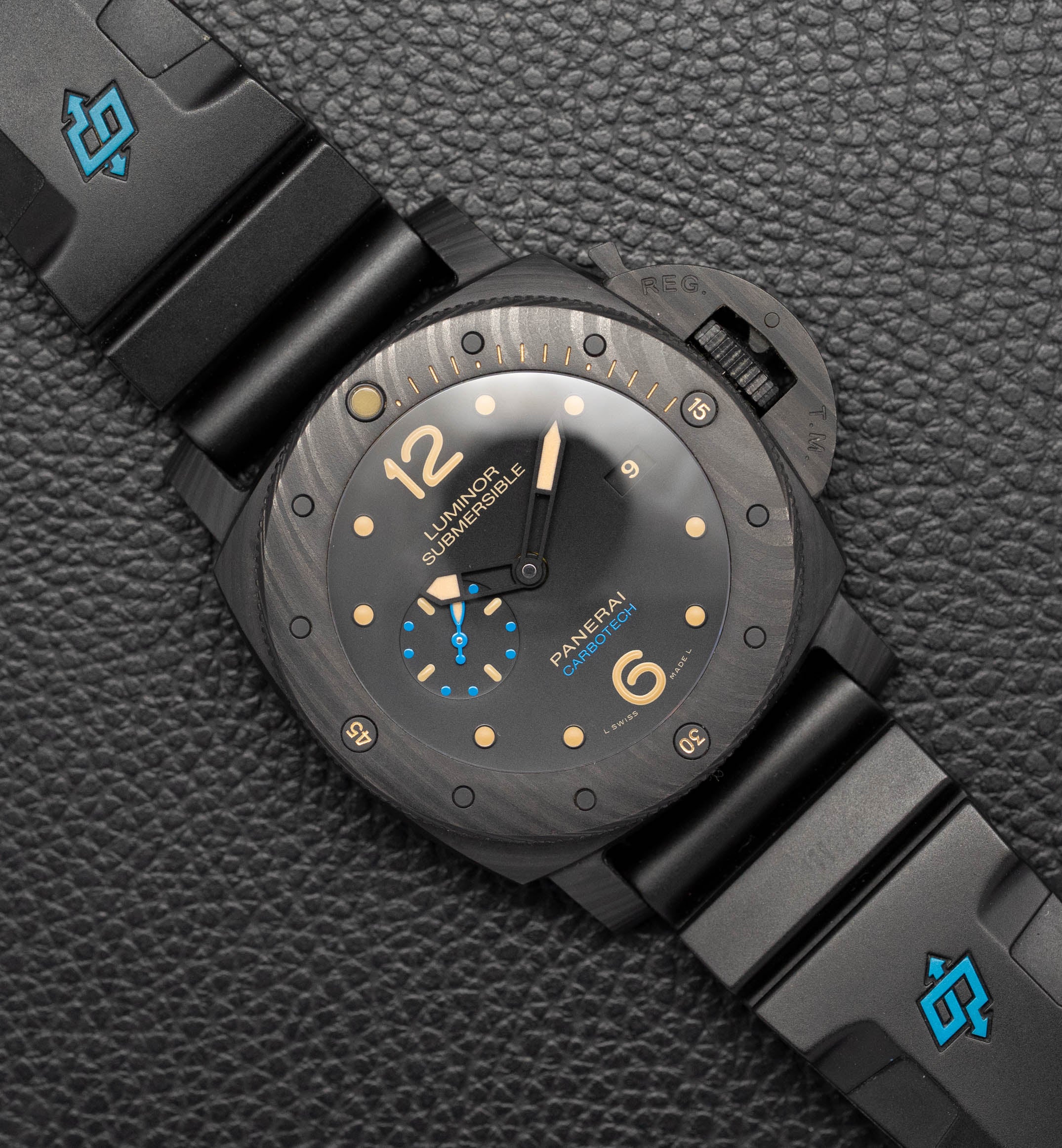 Panerai Luminor Submersible Carbotech PAM00616 Fullset 2019 Box+Papers