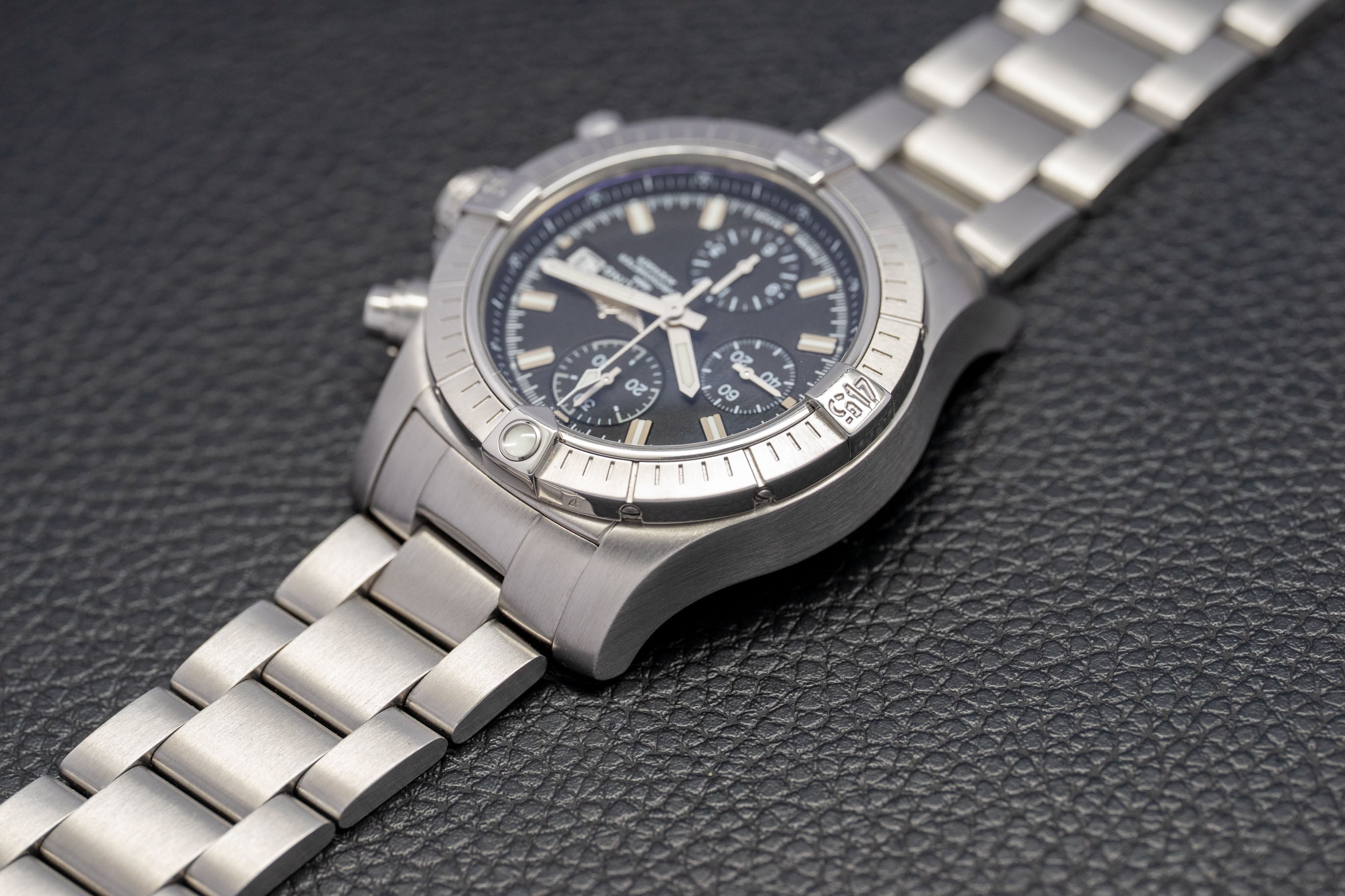 Breitling Avenger Chronograph A13385/A13385101B1A1 Fullset 2020 Box+Papers